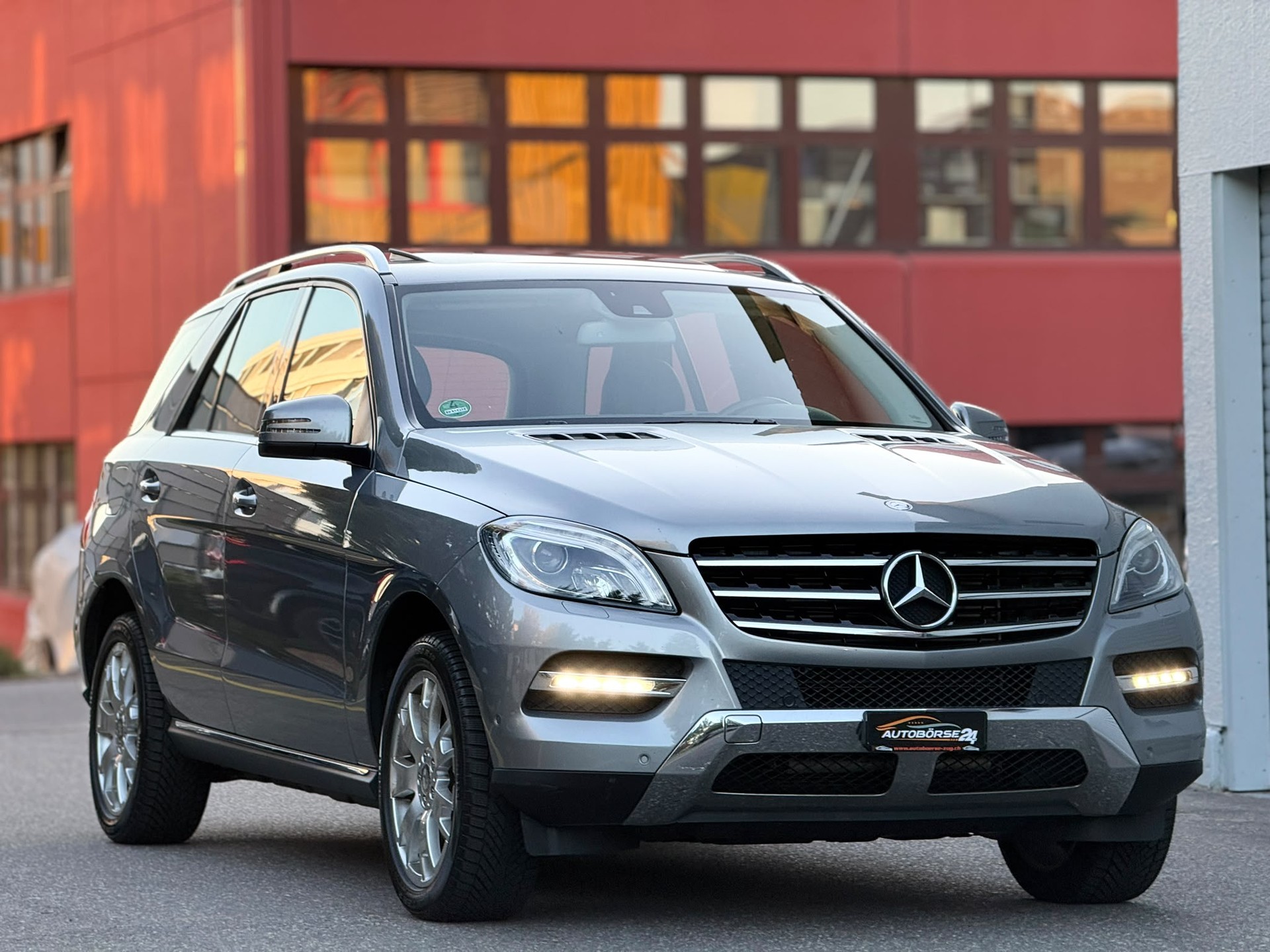 MERCEDES-BENZ ML 350 CDI BlueTec-showroom-element-1