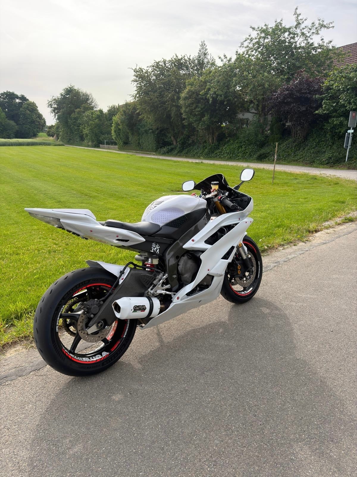 YAMAHA R6-image-4