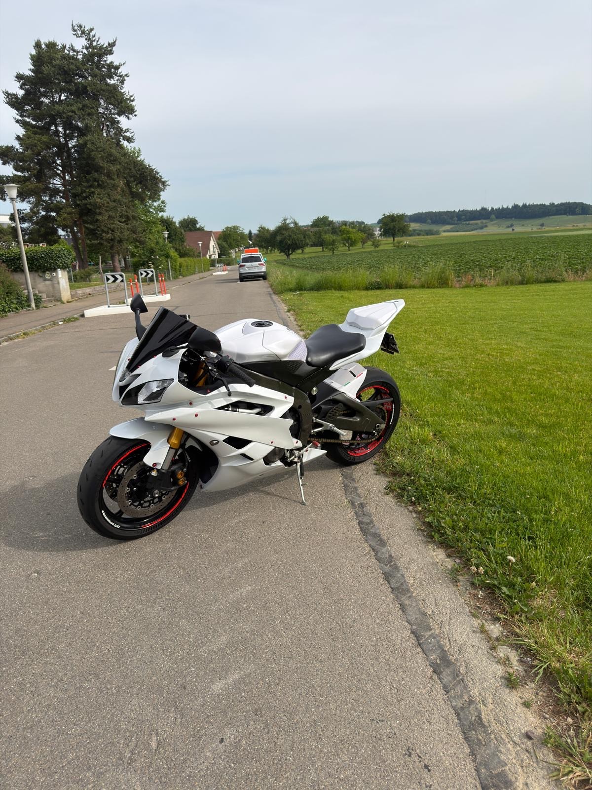 YAMAHA R6-image-6