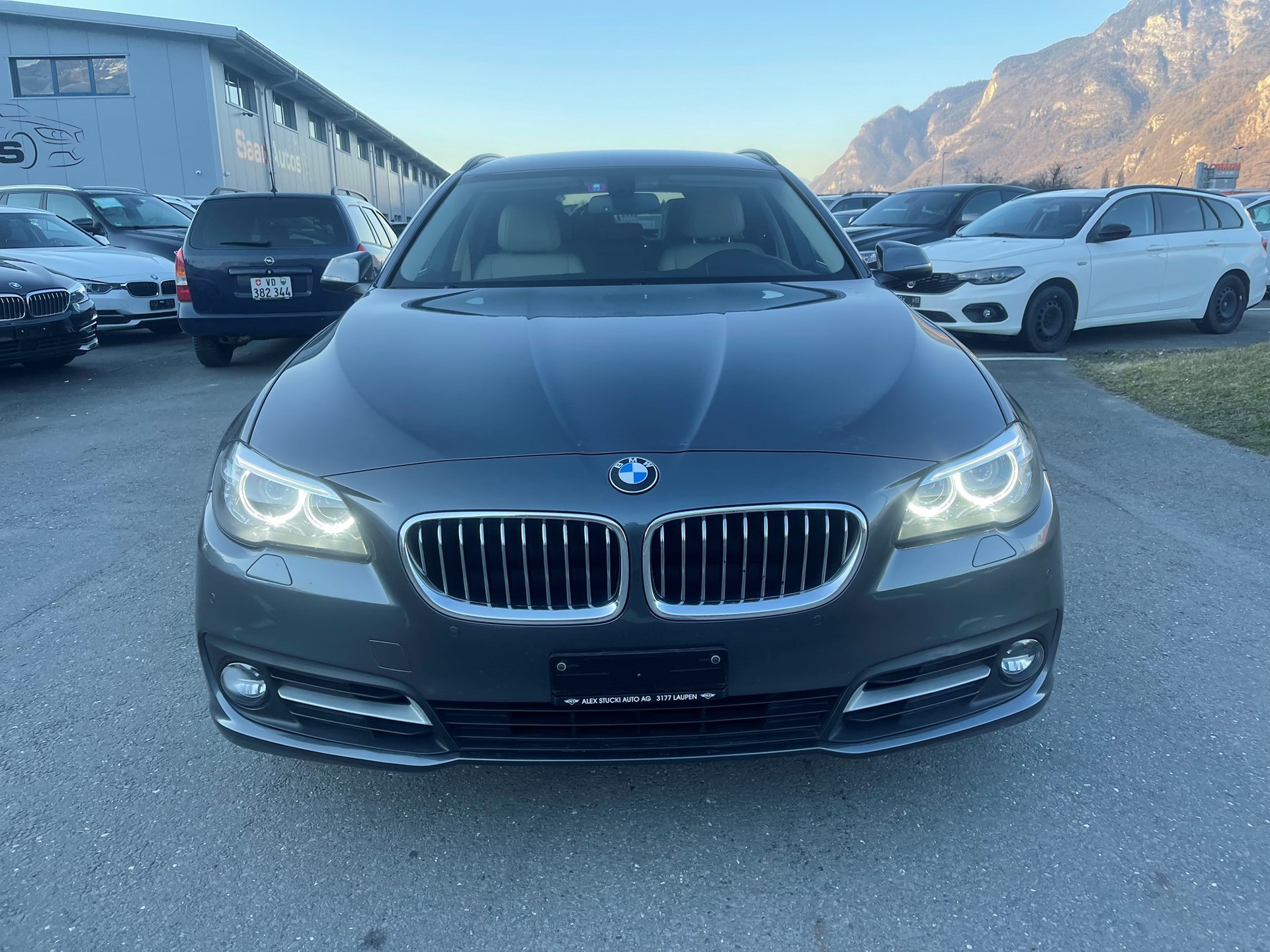 BMW 525d Touring xDrive Steptronic-showroom-element-1