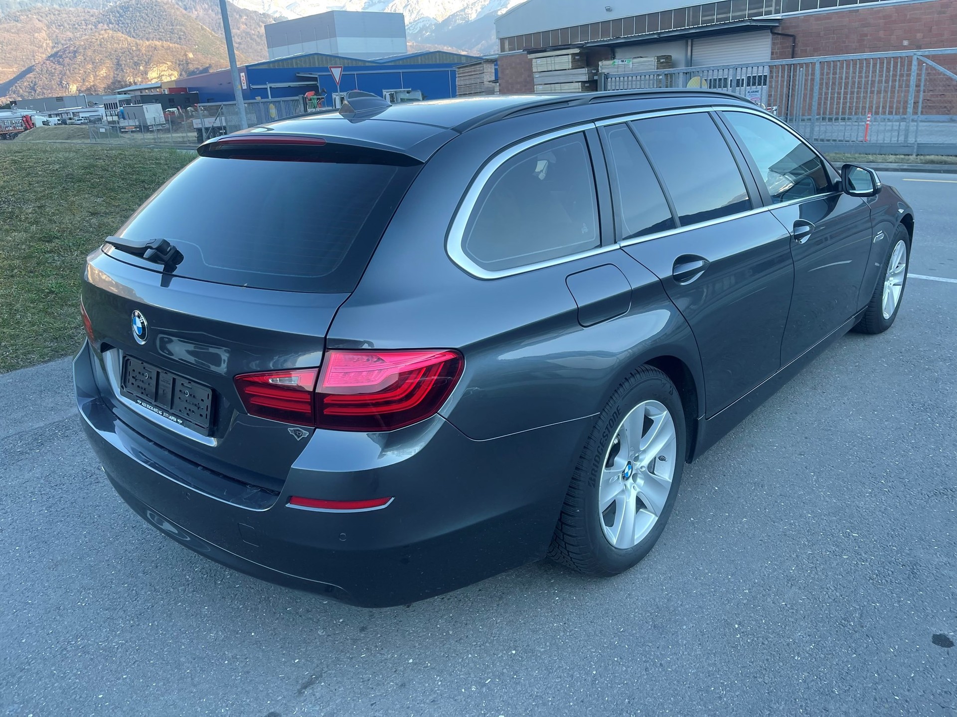 BMW 525d Touring xDrive Steptronic-showroom-element-3