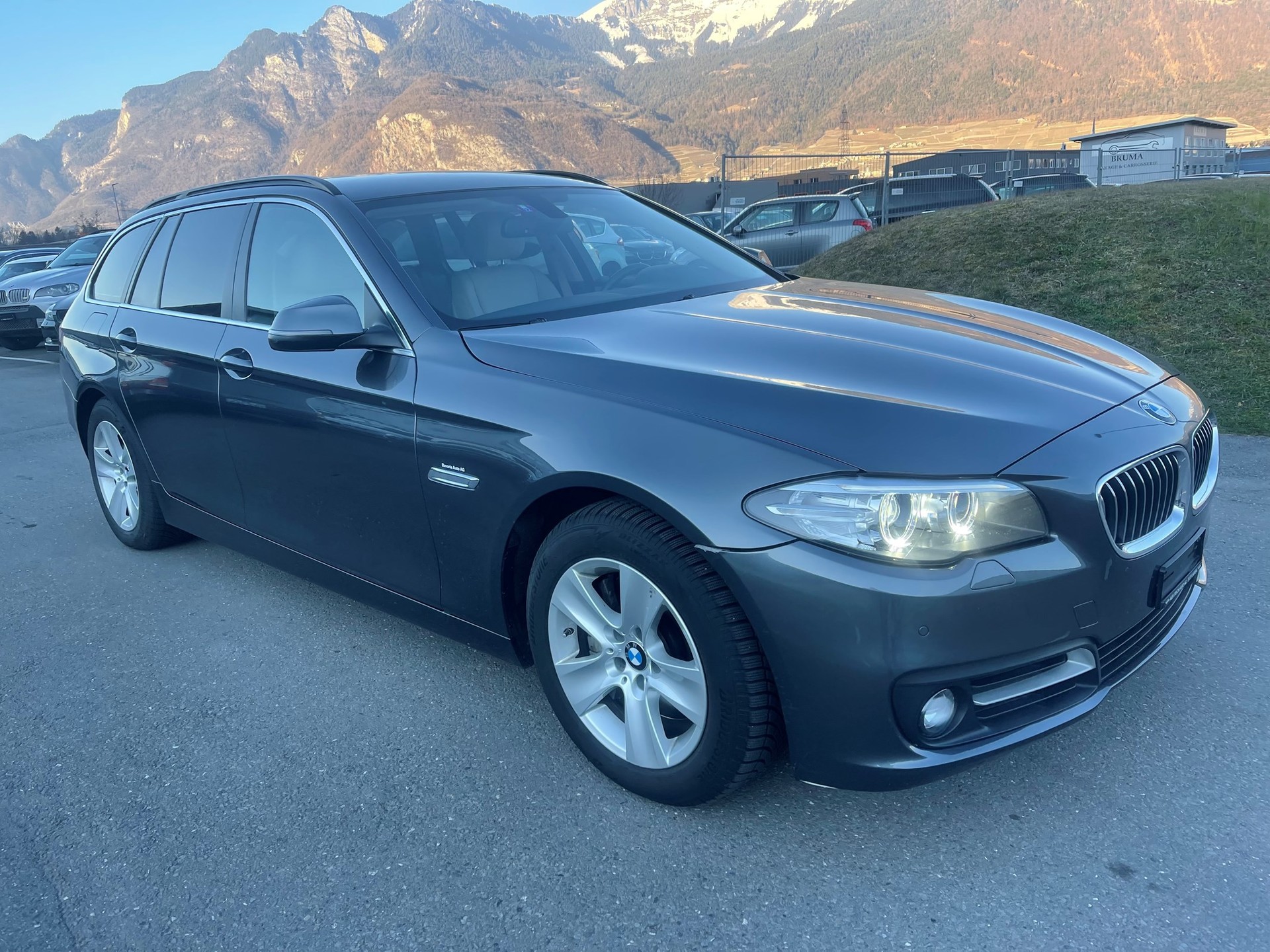 BMW 525d Touring xDrive Steptronic-showroom-element-2