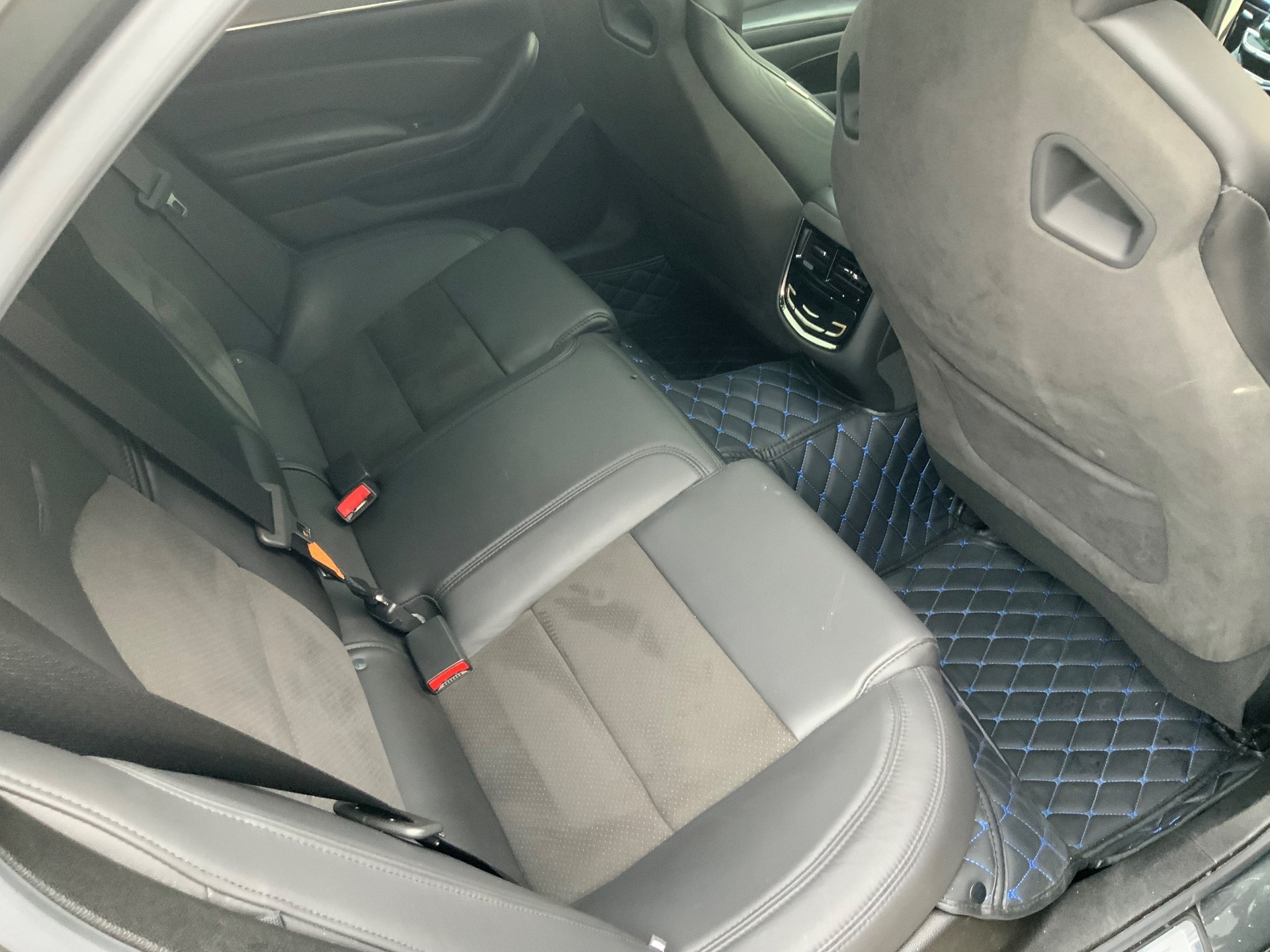 CADILLAC CTS-V Sedan 6.2 Supercharged Automatic-image-17