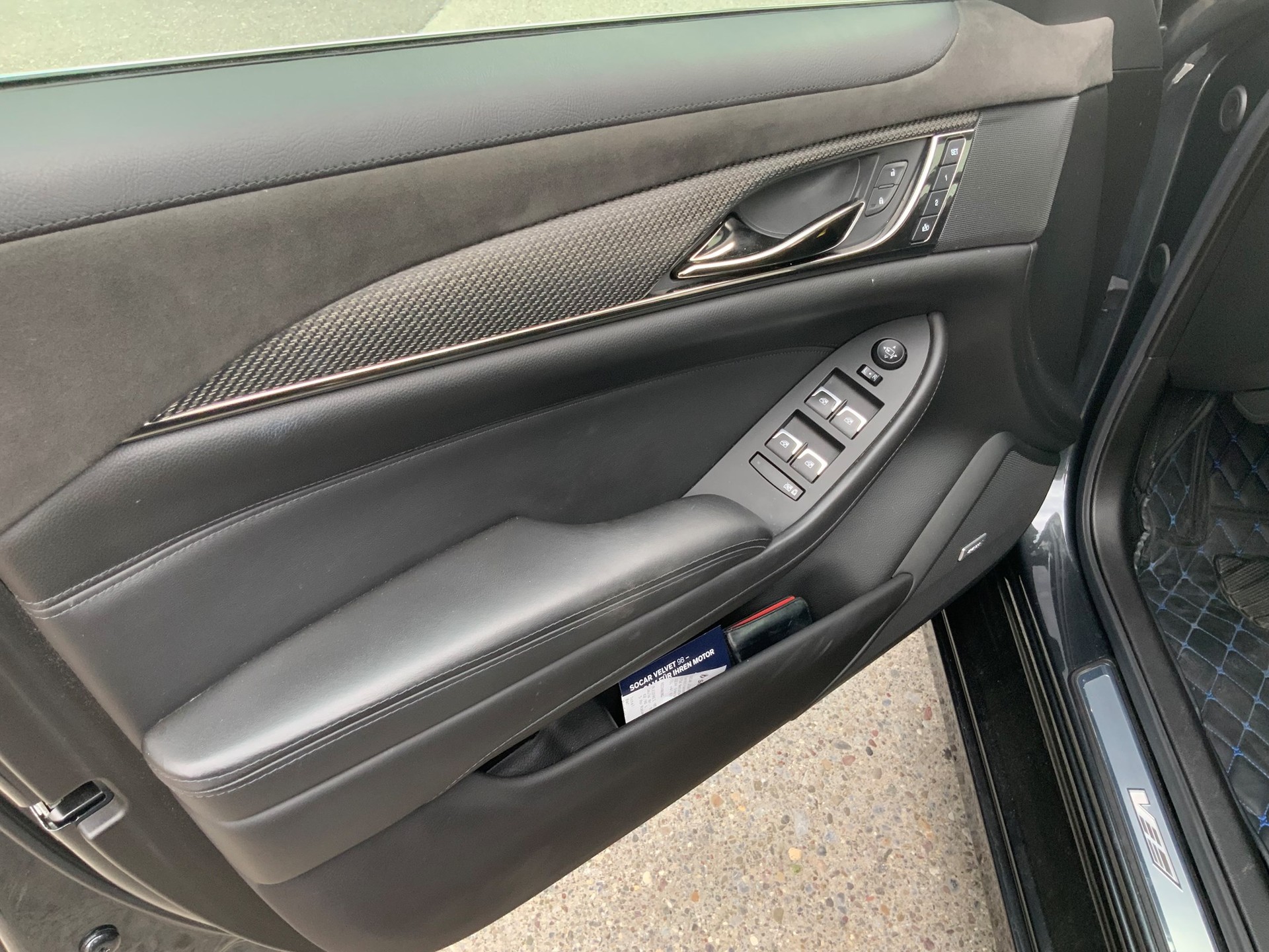 CADILLAC CTS-V Sedan 6.2 Supercharged Automatic-image-21