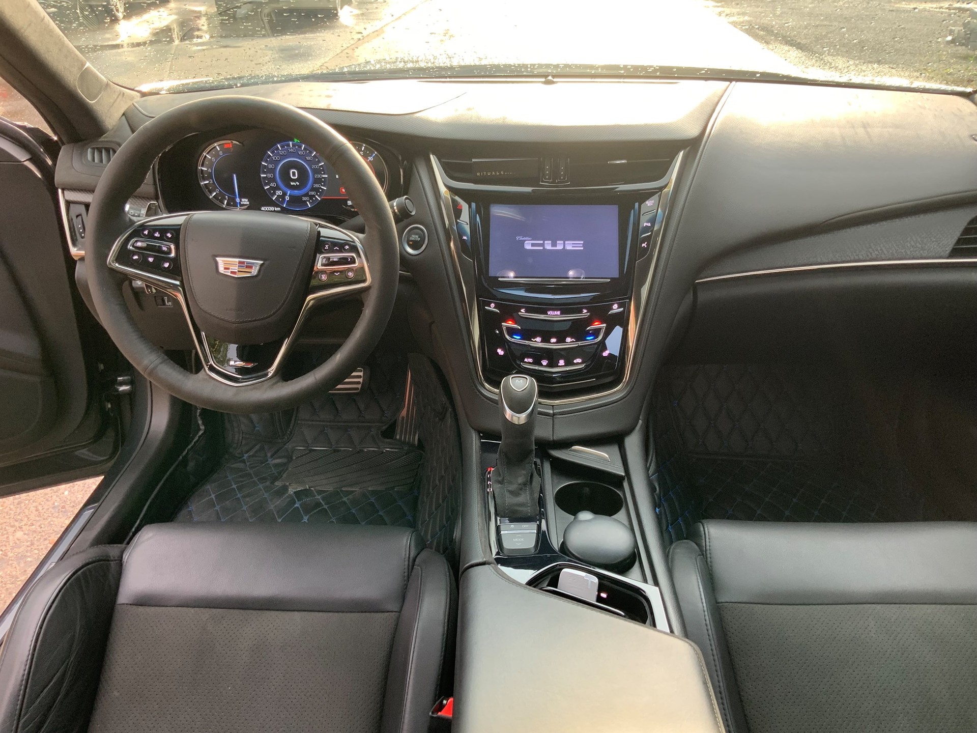 CADILLAC CTS-V Sedan 6.2 Supercharged Automatic-image-24