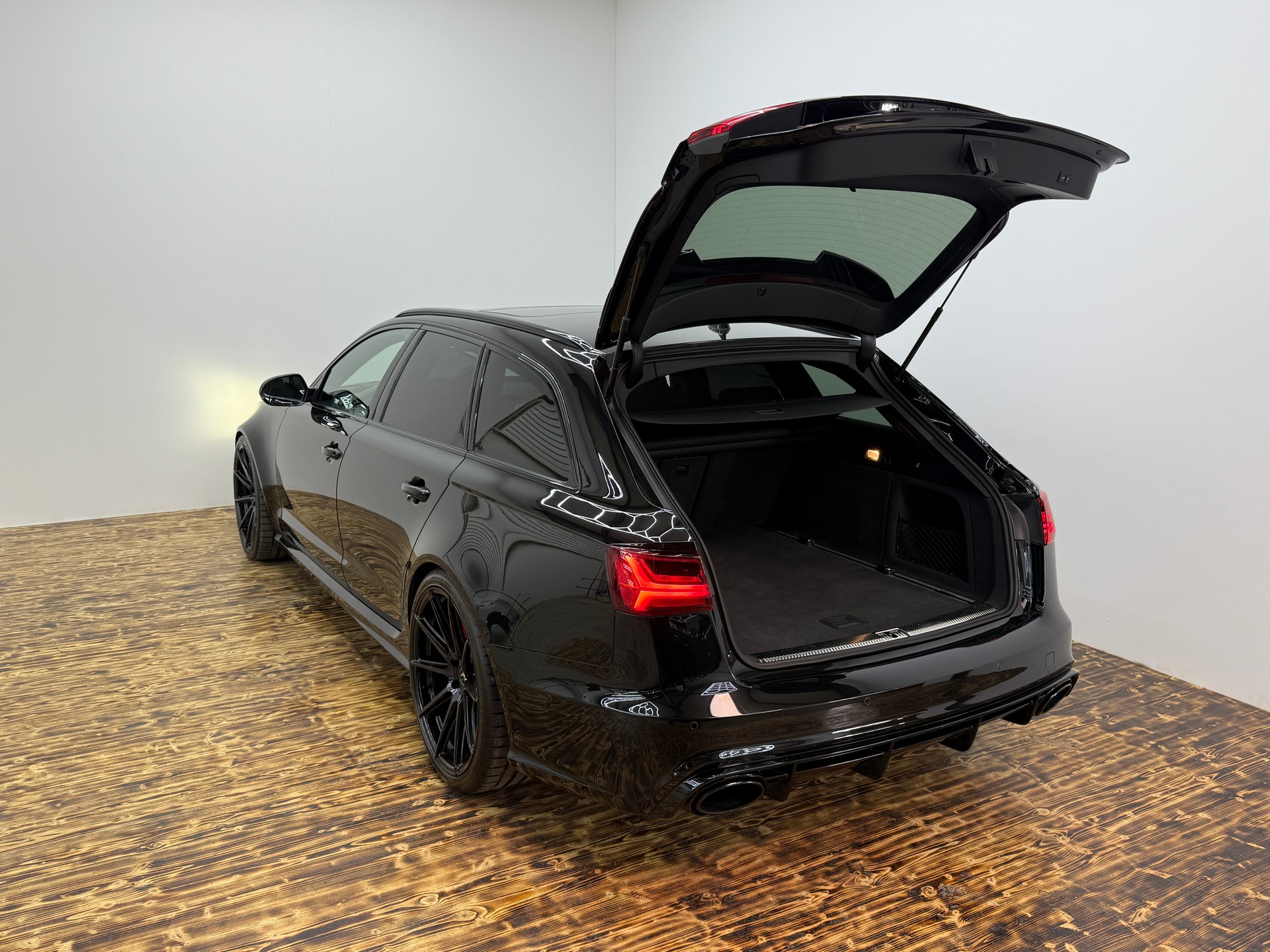 AUDI RS6 Avant 4.0 TFSI V8 quattro Tiptronic-image-21
