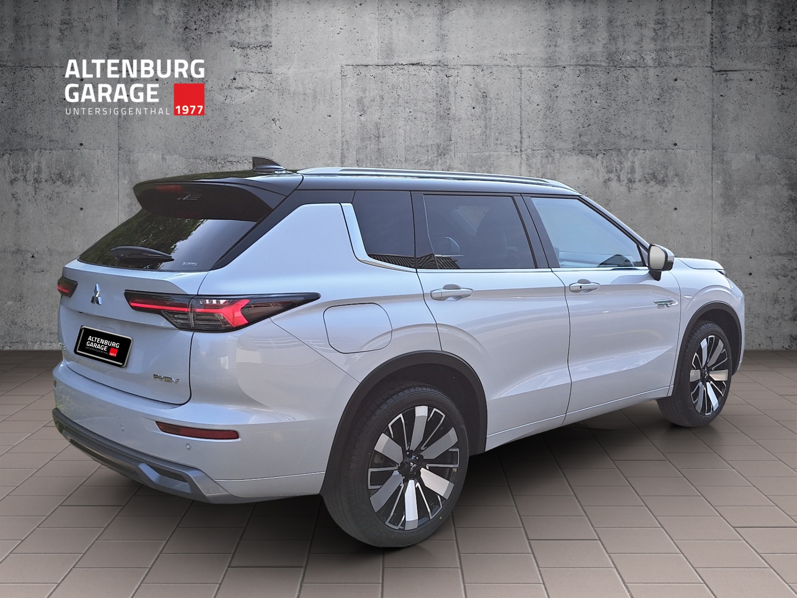 MITSUBISHI Outlander 2.4 PHEV Instyle 4x4-image-4