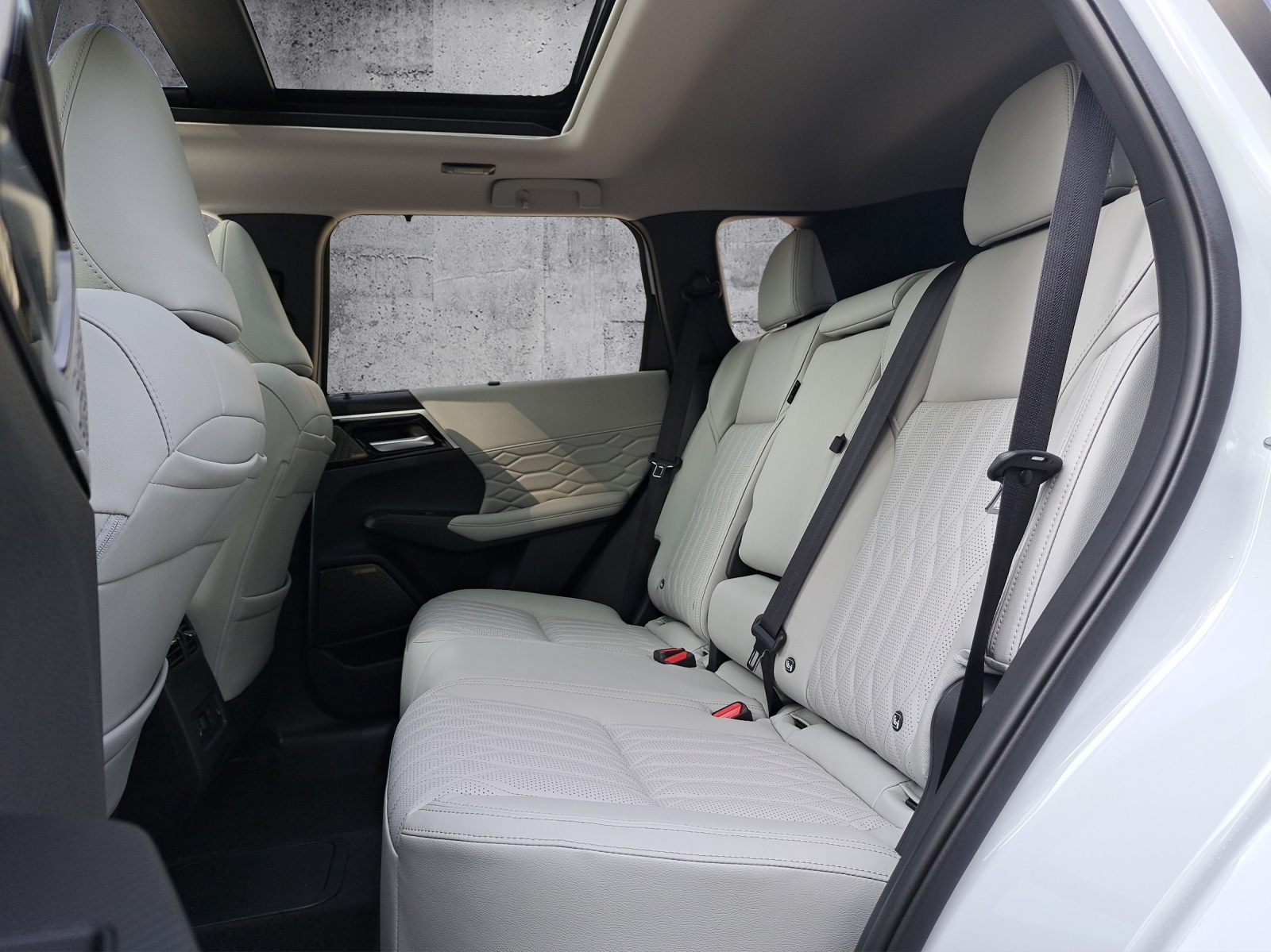 MITSUBISHI Outlander 2.4 PHEV Instyle 4x4-image-13