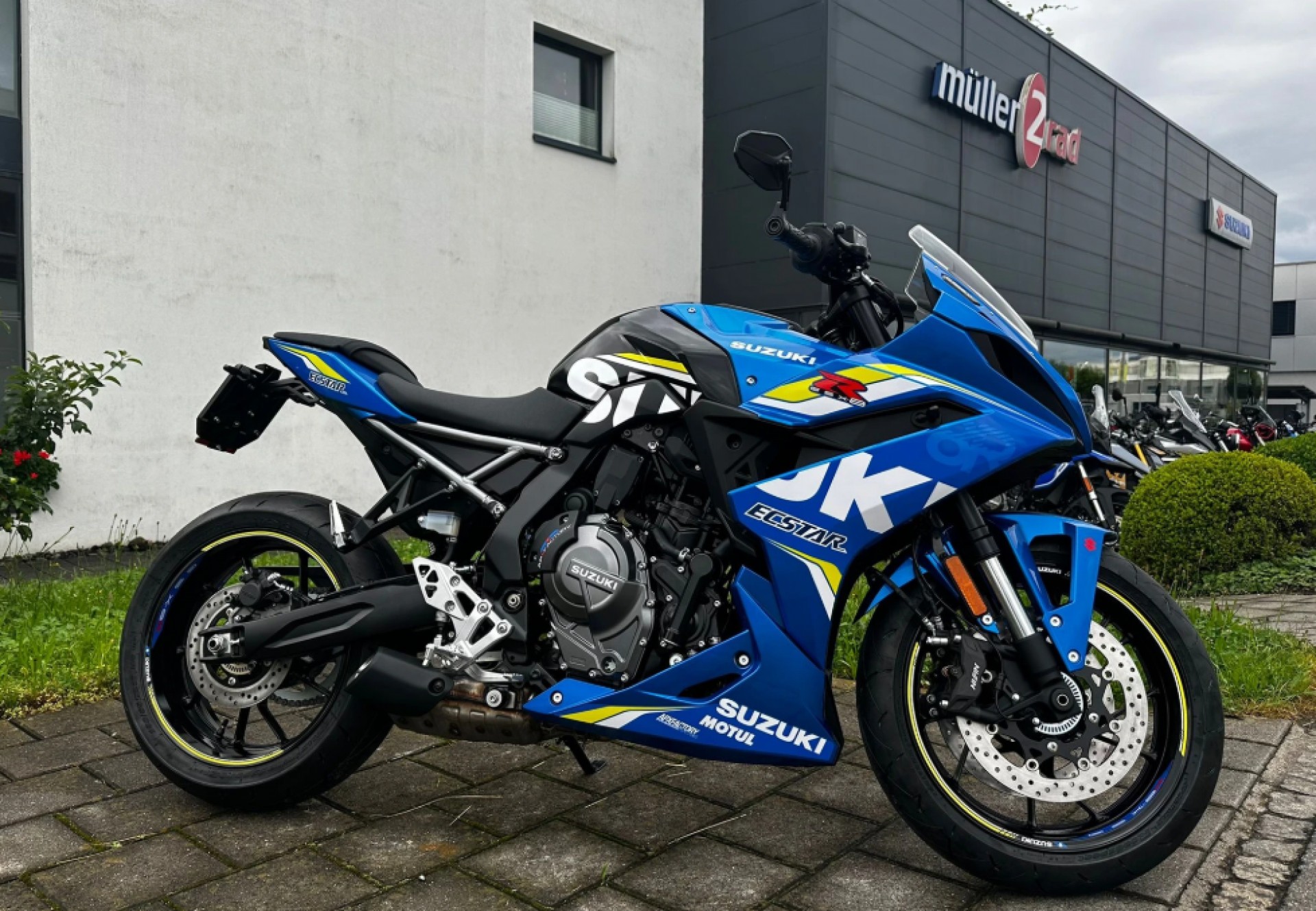 SUZUKI GSX-8R-image-0