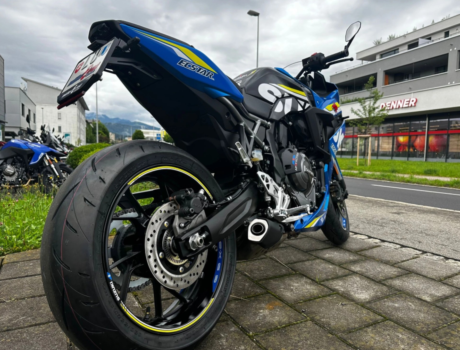 SUZUKI GSX-8R-image-2