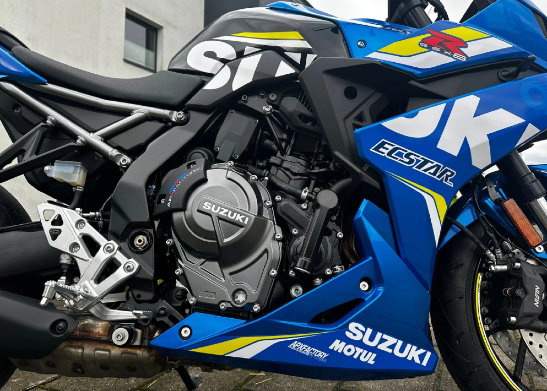 SUZUKI GSX-8R-image-3