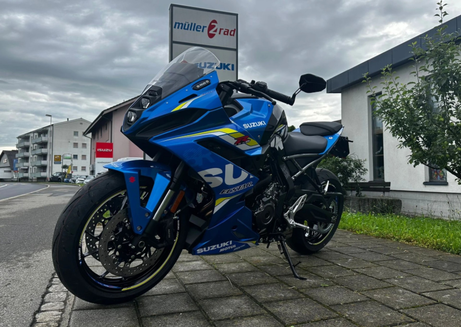 SUZUKI GSX-8R-image-1