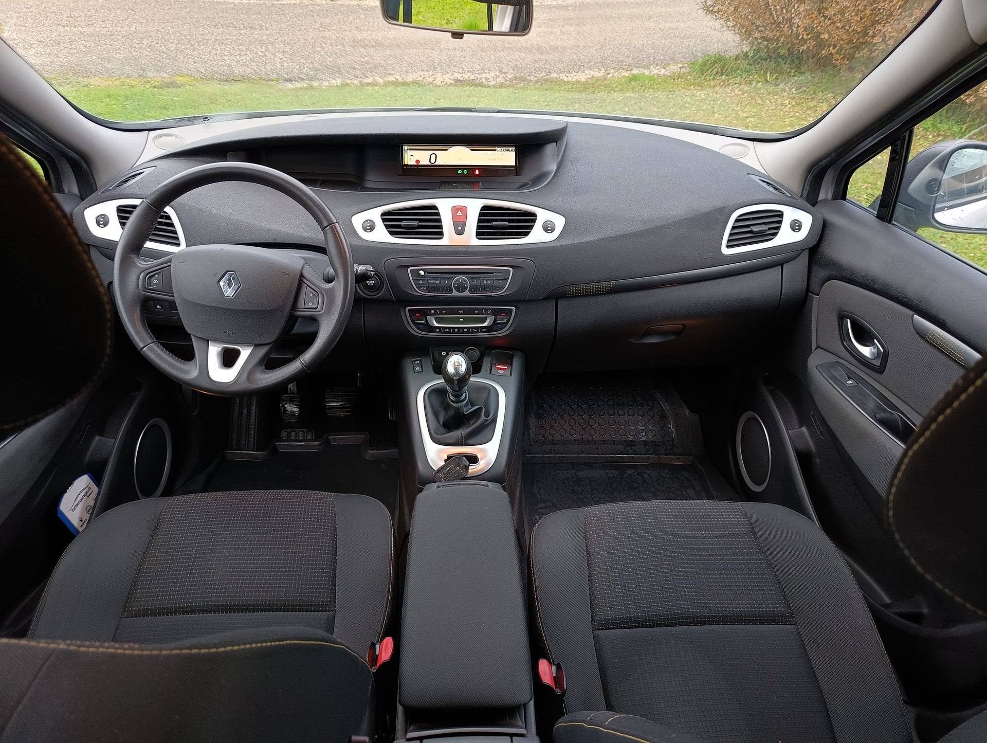 RENAULT Grand Scénic 1.9 dCi Expression-image-9