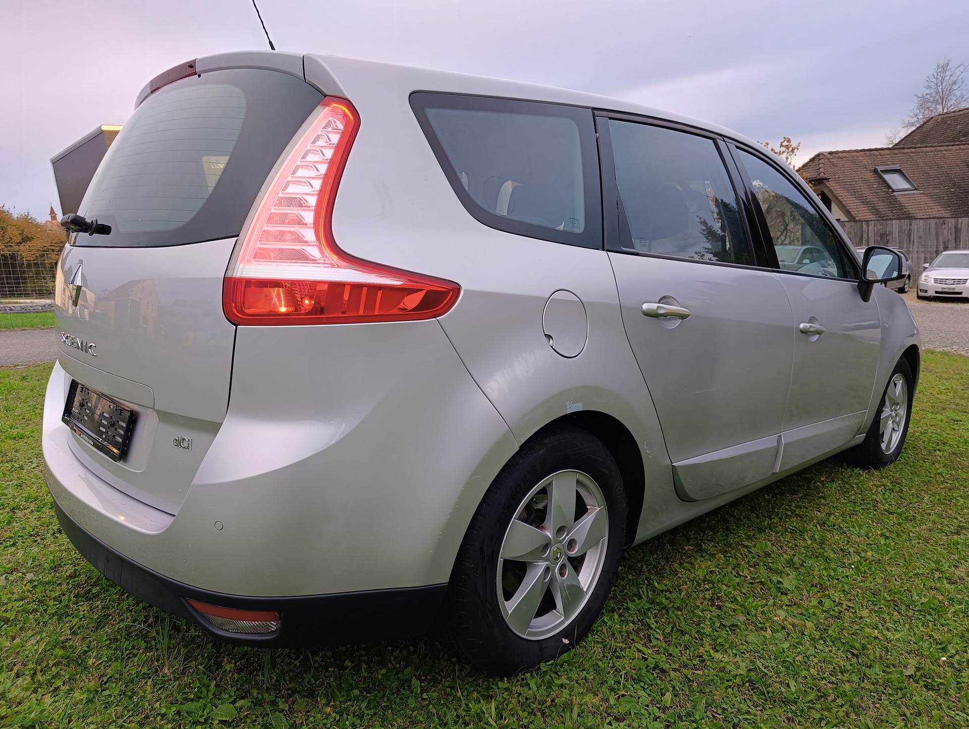 RENAULT Grand Scénic 1.9 dCi Expression-image-3