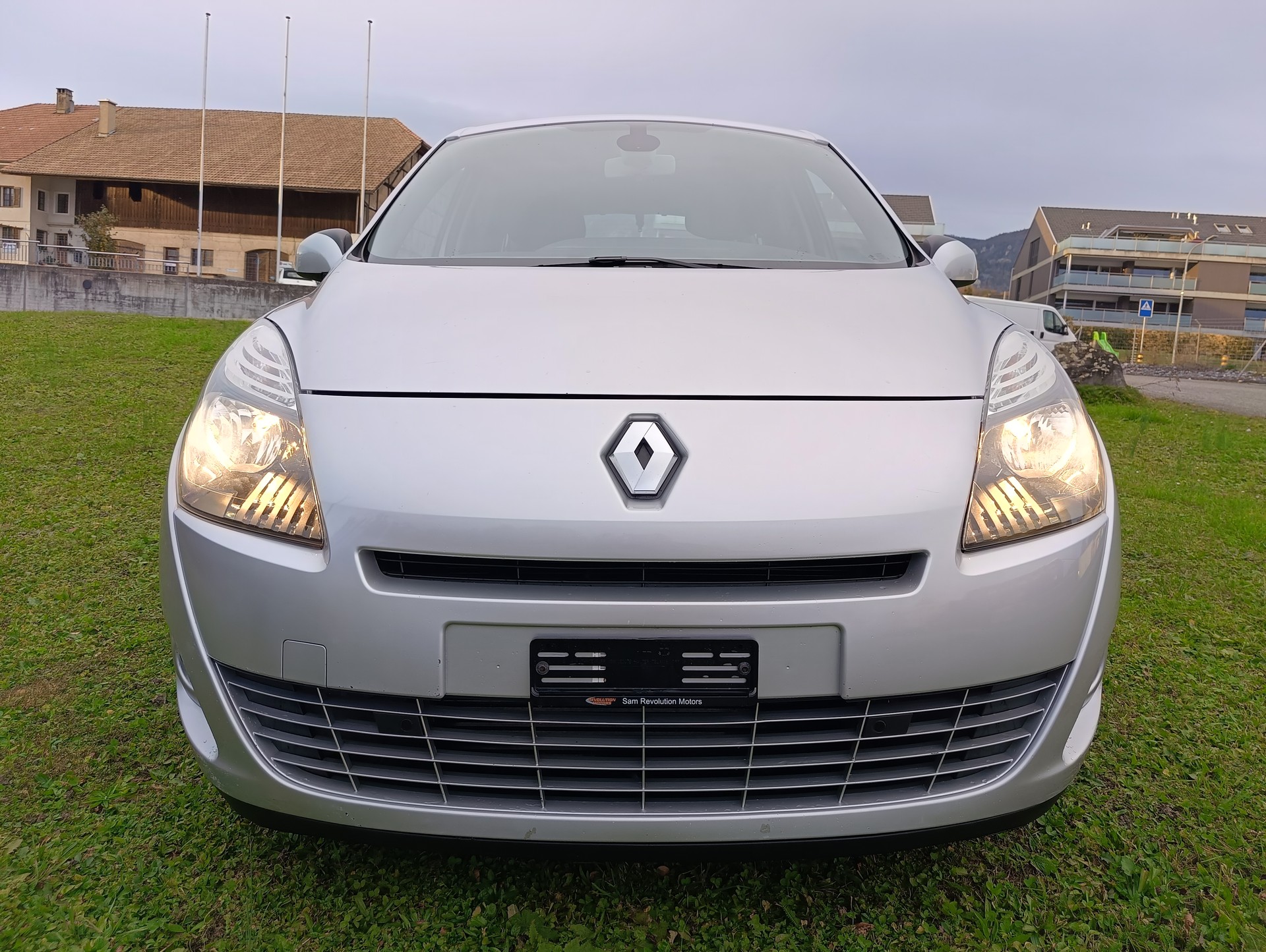 RENAULT Grand Scénic 1.9 dCi Expression-image-1
