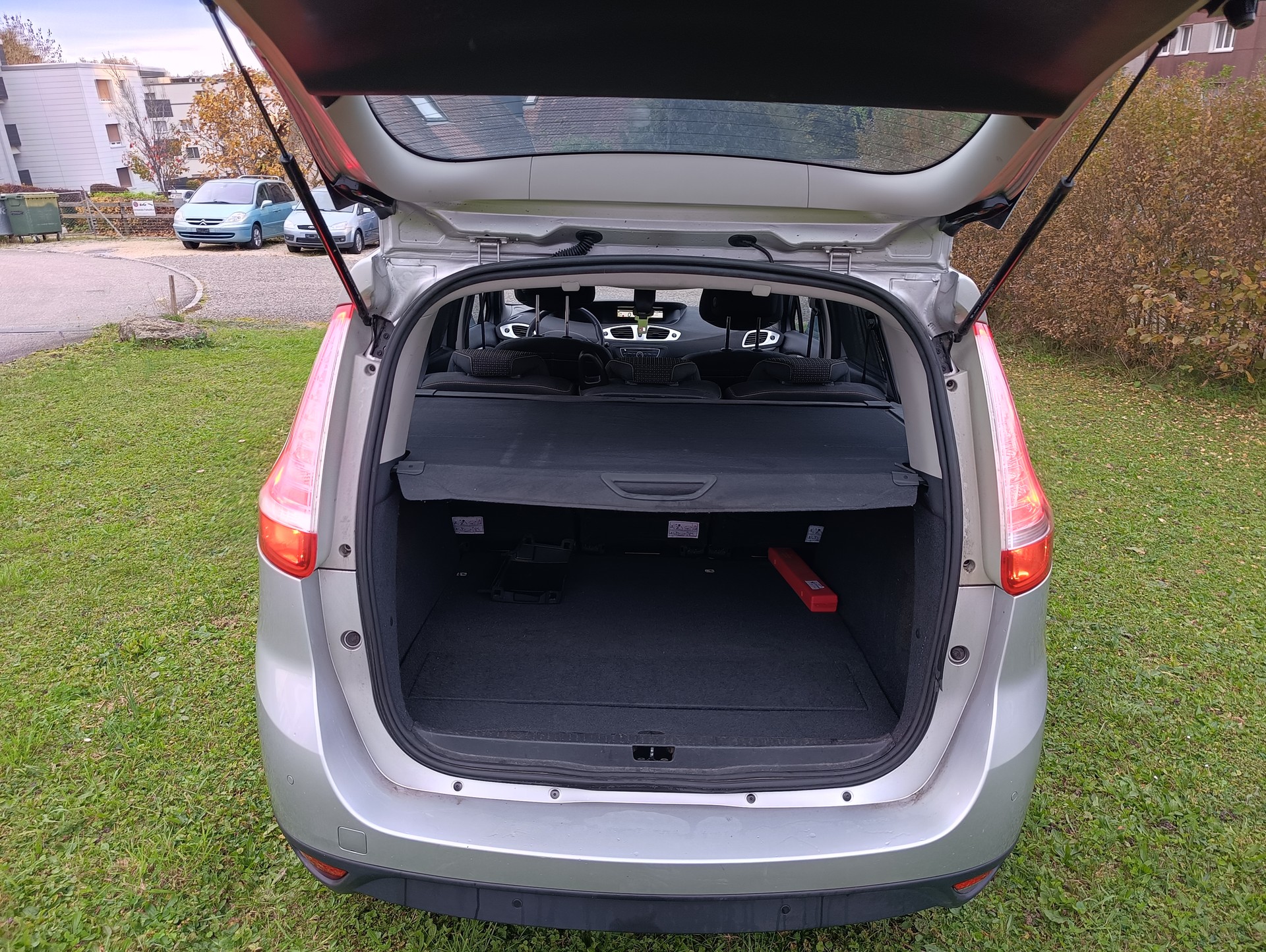 RENAULT Grand Scénic 1.9 dCi Expression-image-10