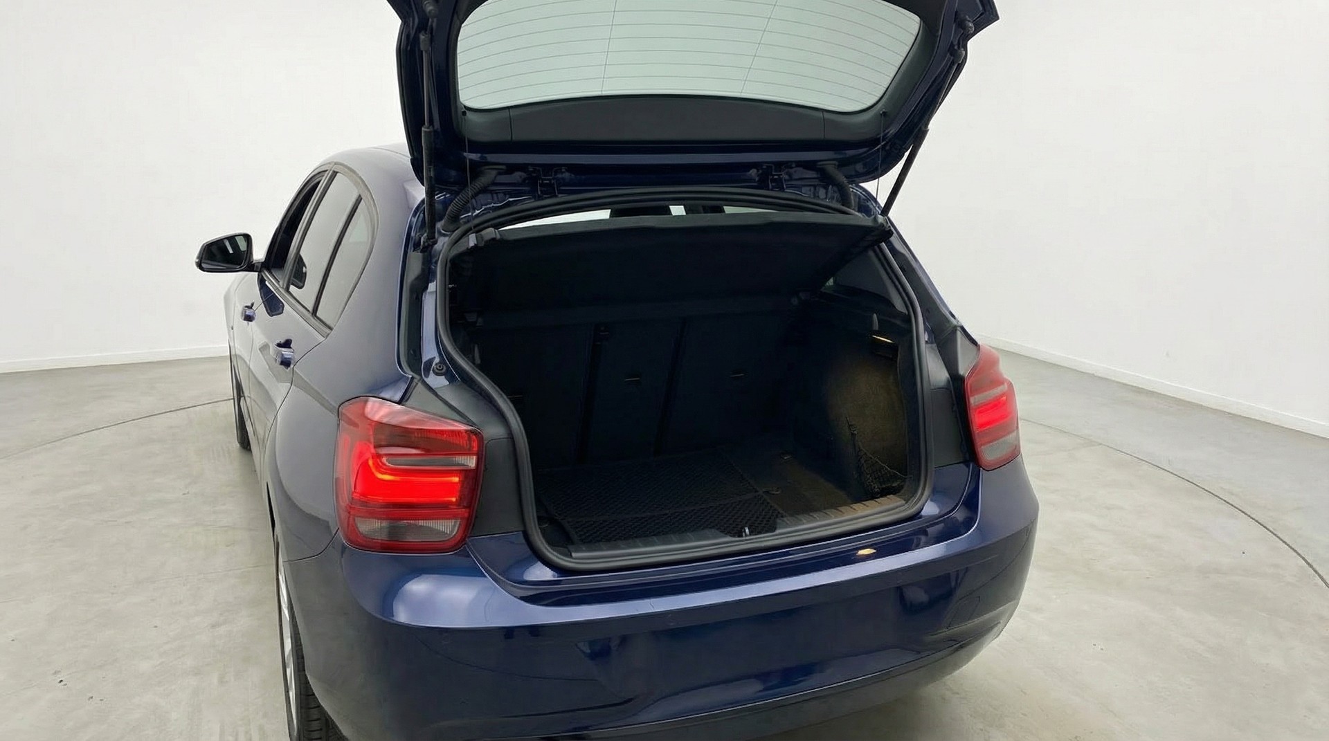 BMW 120d xDrive Sport Line-image-4