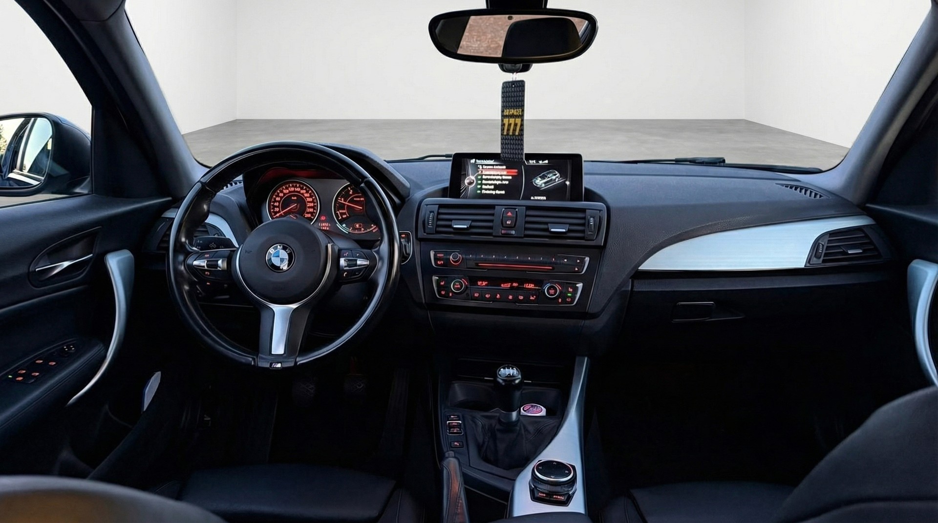 BMW 120d xDrive Sport Line-image-5