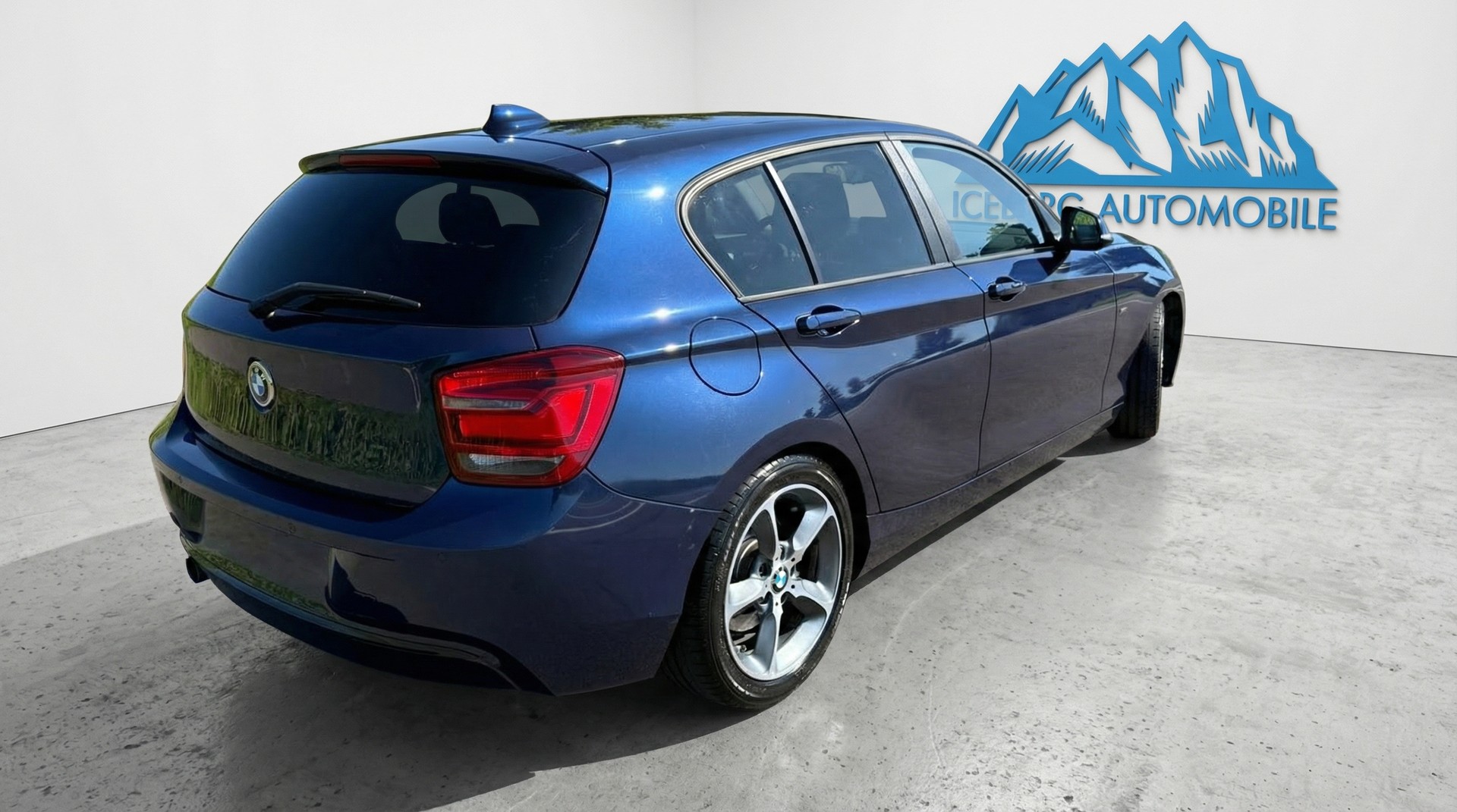 BMW 120d xDrive Sport Line-image-1
