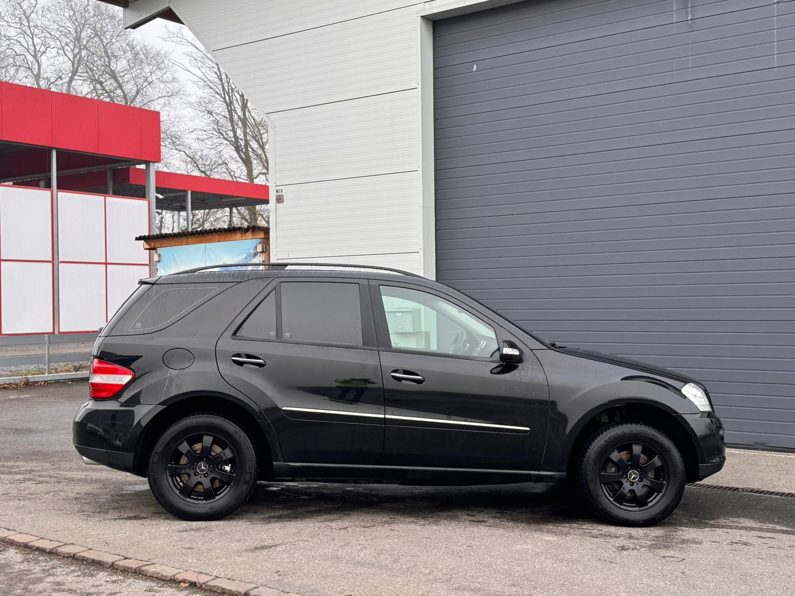 MERCEDES-BENZ ML 320 CDI 4Matic 7G-Tronic-showroom-element-3