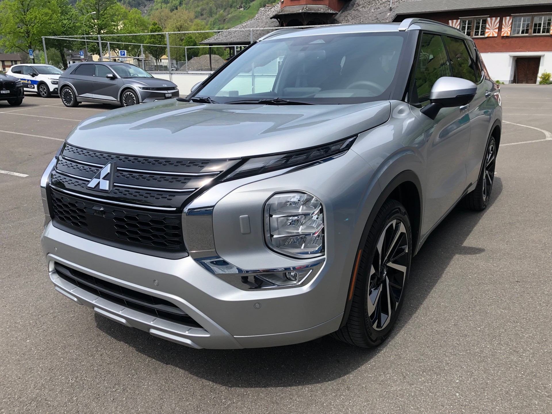 MITSUBISHI S-AWC-showroom-element-1