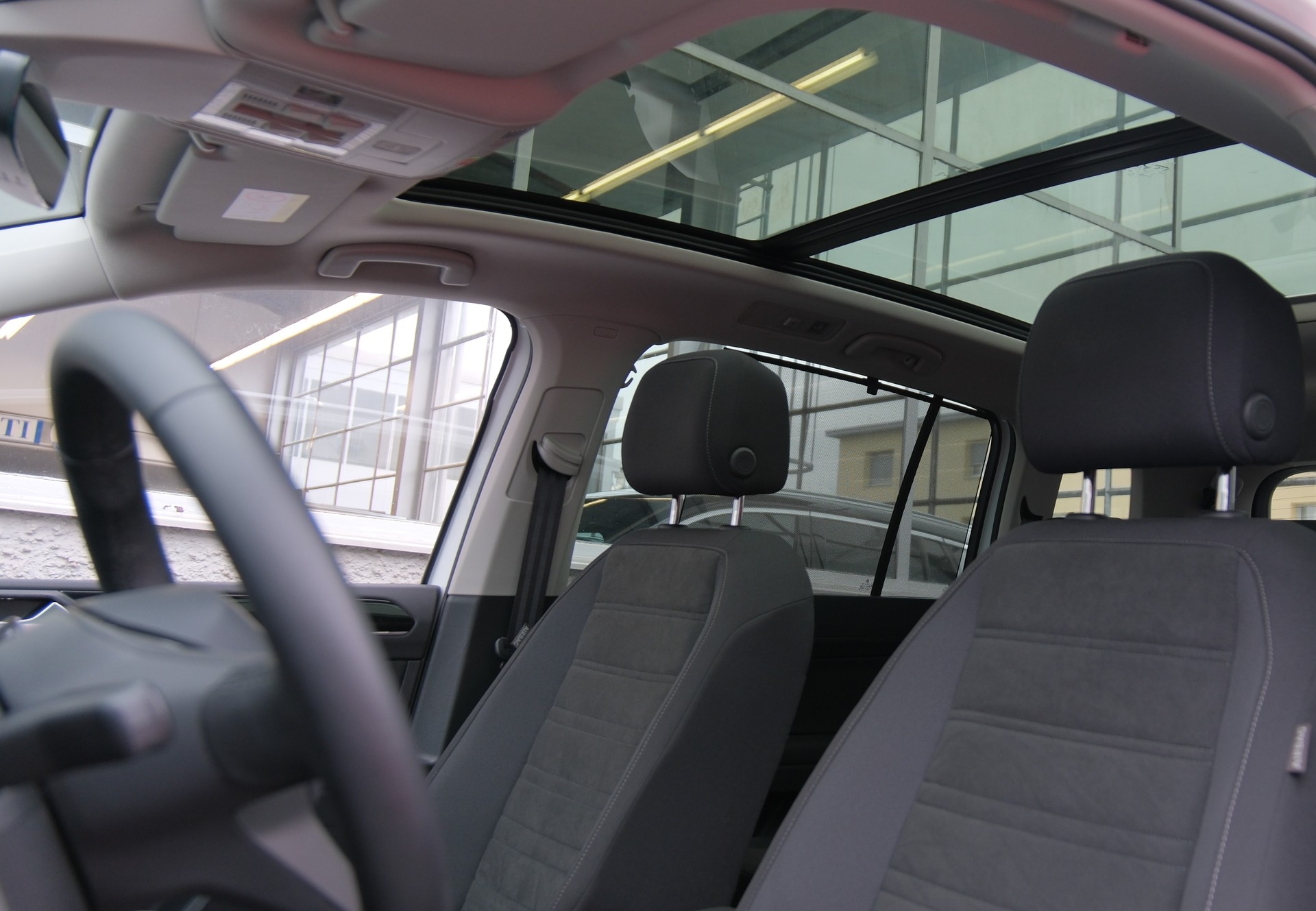 VW Touran 1.5 TSI EVO Comfort United R Line DSG-image-4