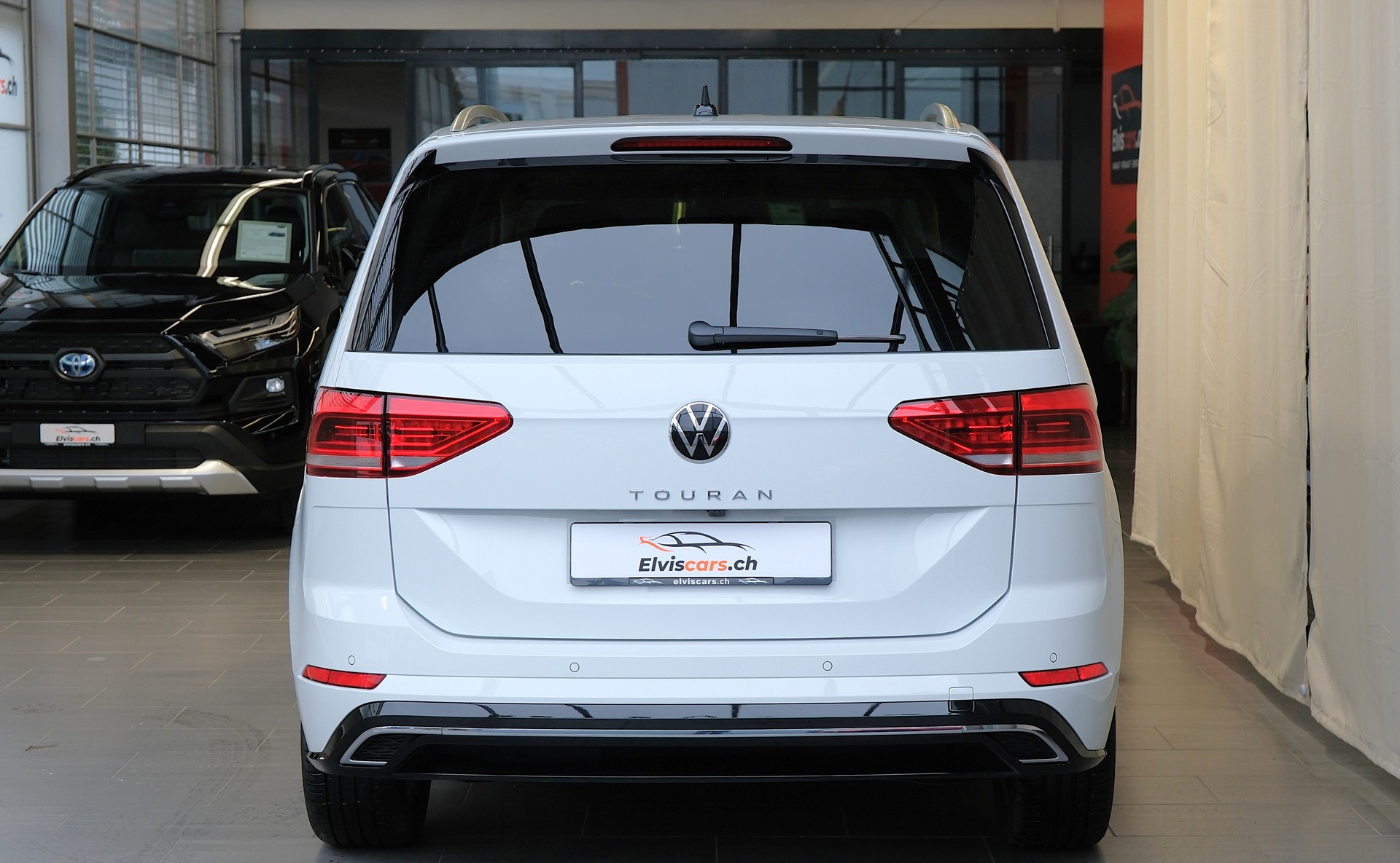 VW Touran 1.5 TSI EVO Comfort United R Line DSG-image-13