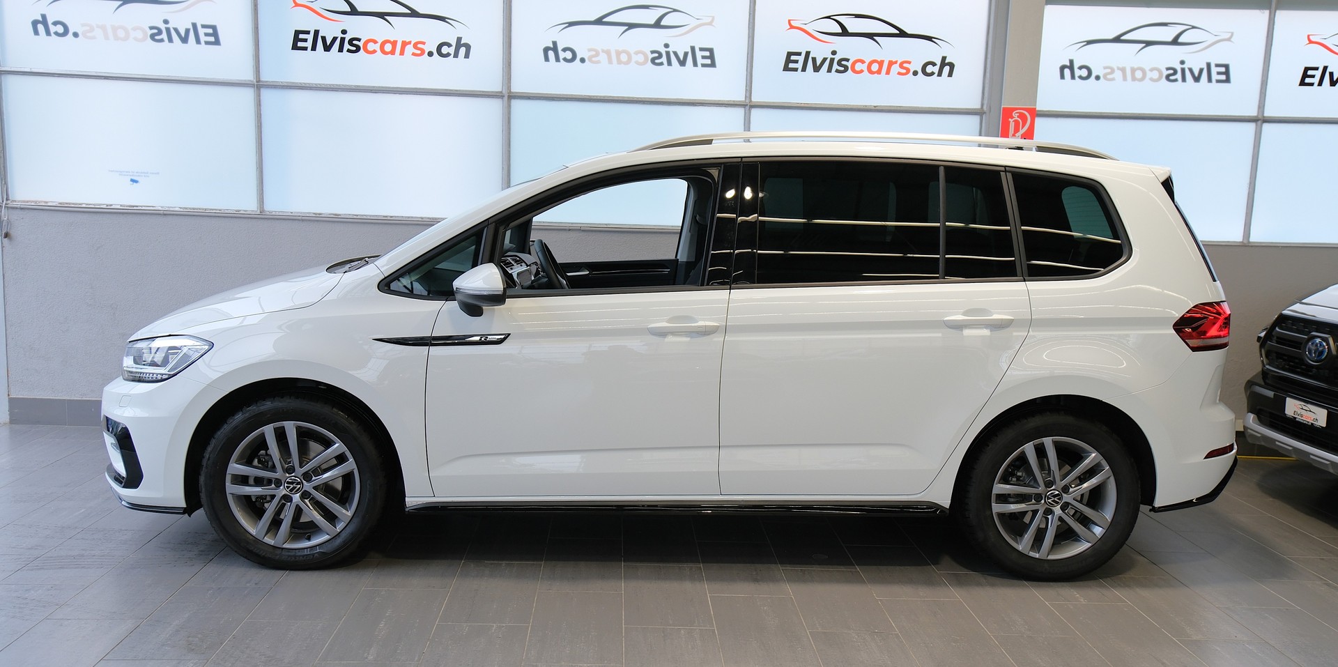 VW Touran 1.5 TSI EVO Comfort United R Line DSG-image-10