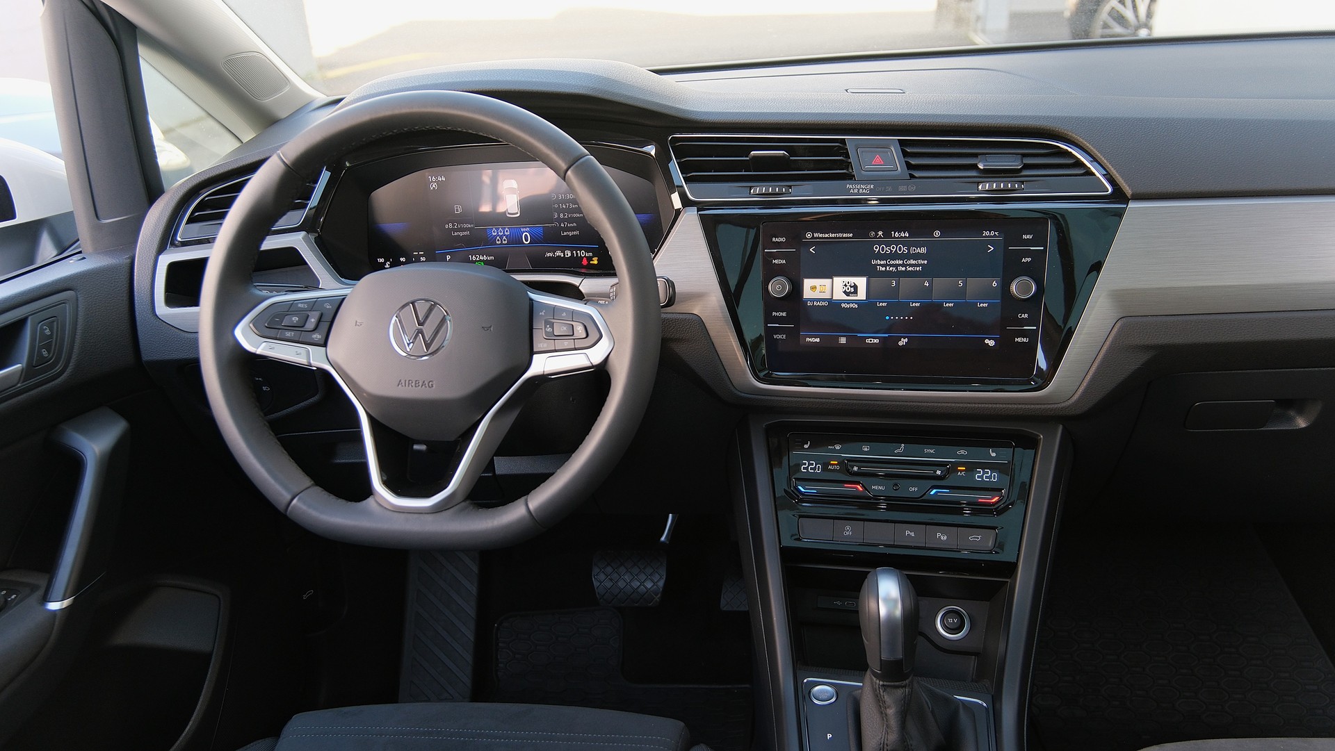 VW Touran 1.5 TSI EVO Comfort United R Line DSG-image-21