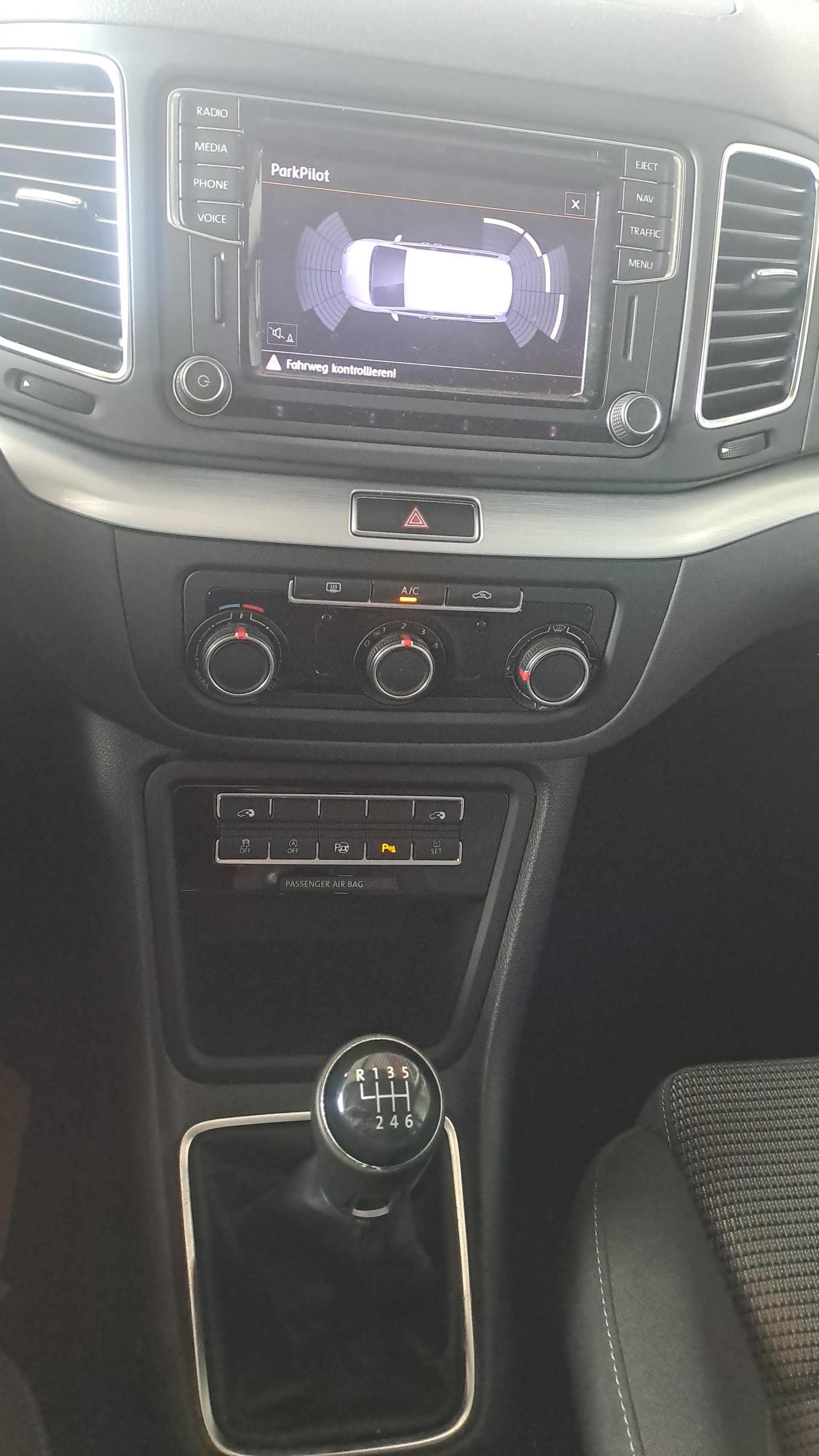 VW Sharan 2.0 TDI BMT Comfortline-image-10