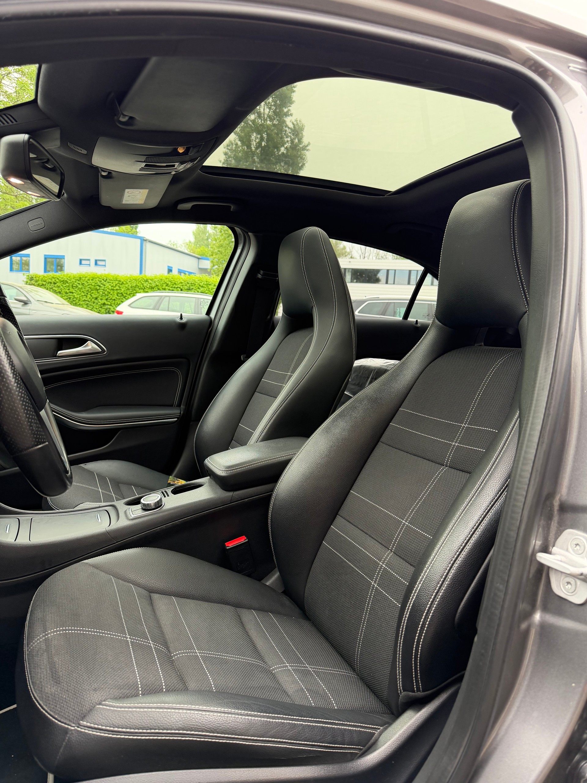 MERCEDES-BENZ A 220 CDI Urban 4Matic 7G-DCT-image-3