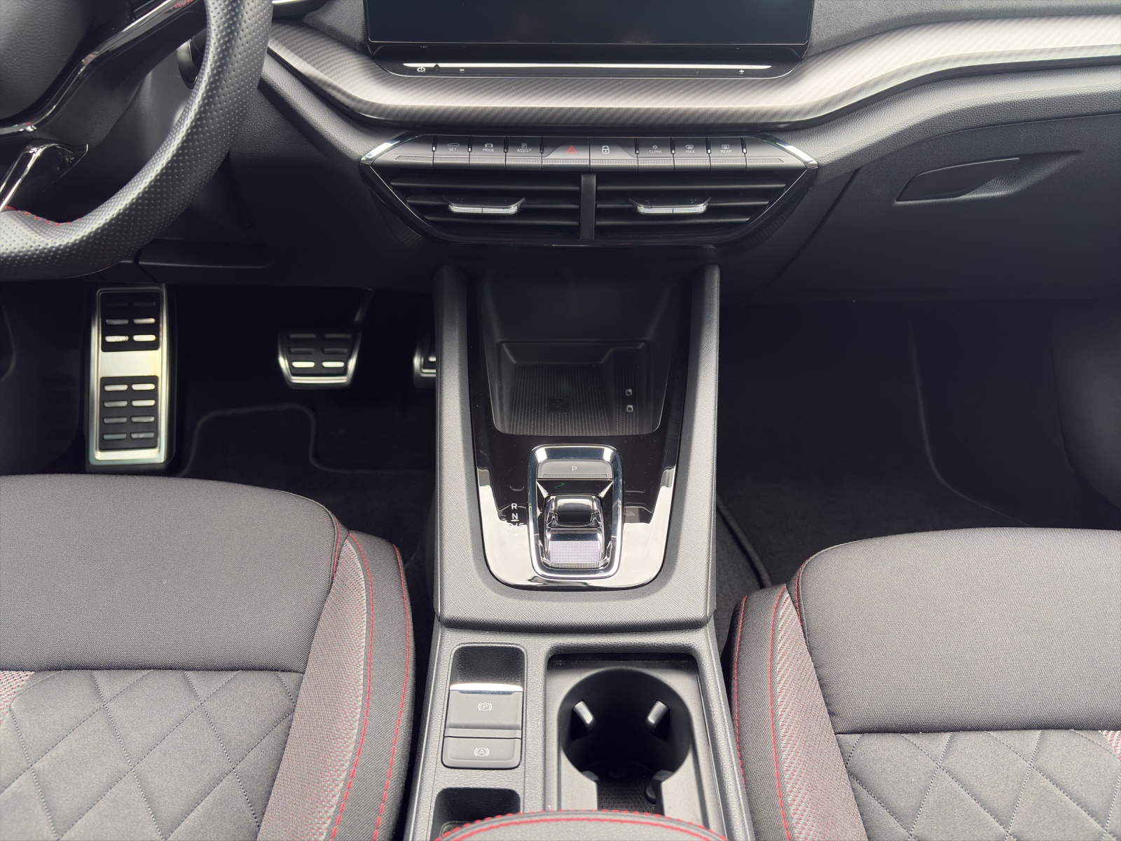 SKODA Octavia Combi 1.4 TSI PHEV DSG RS-image-8