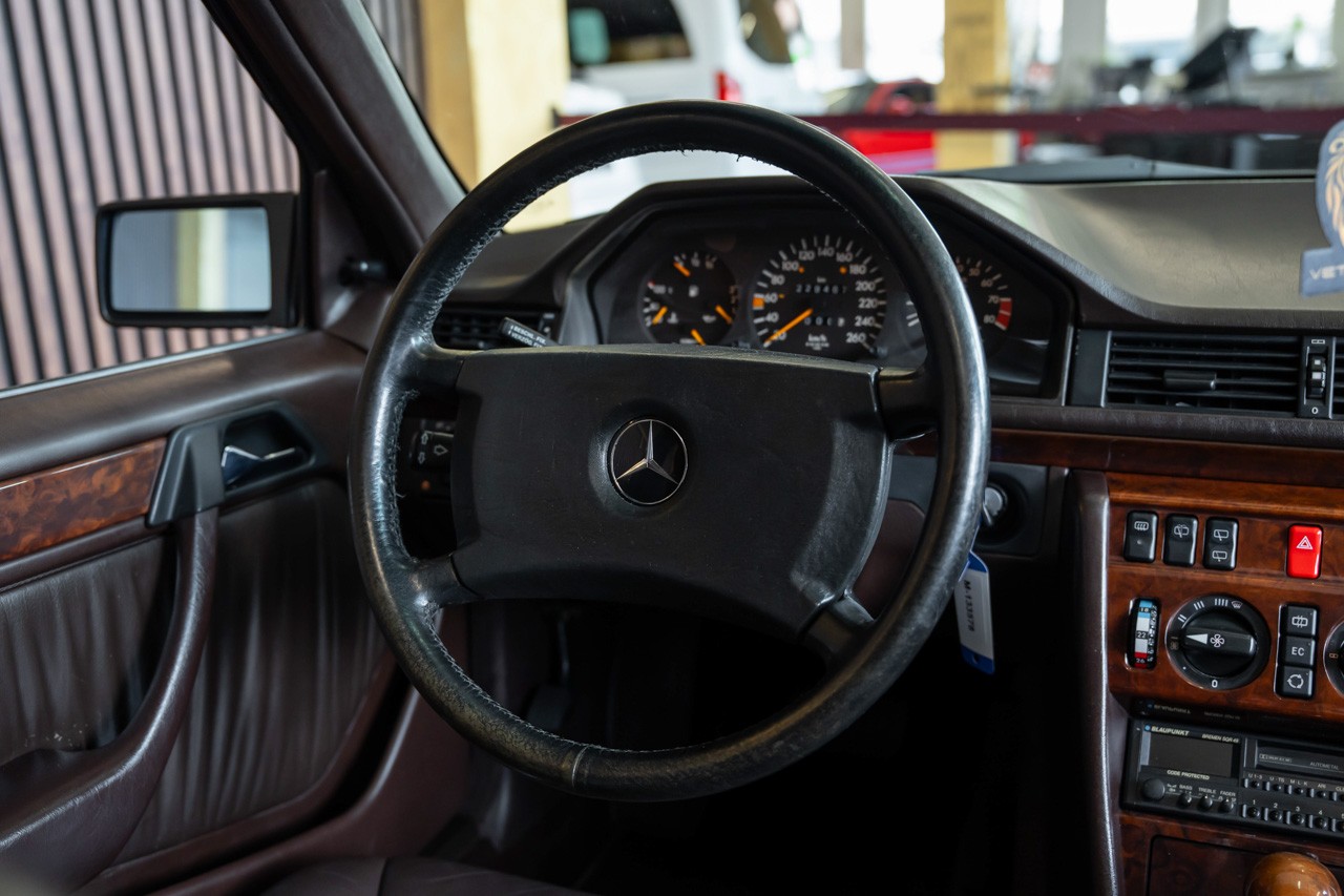 MERCEDES-BENZ 300 TE-24-image-27