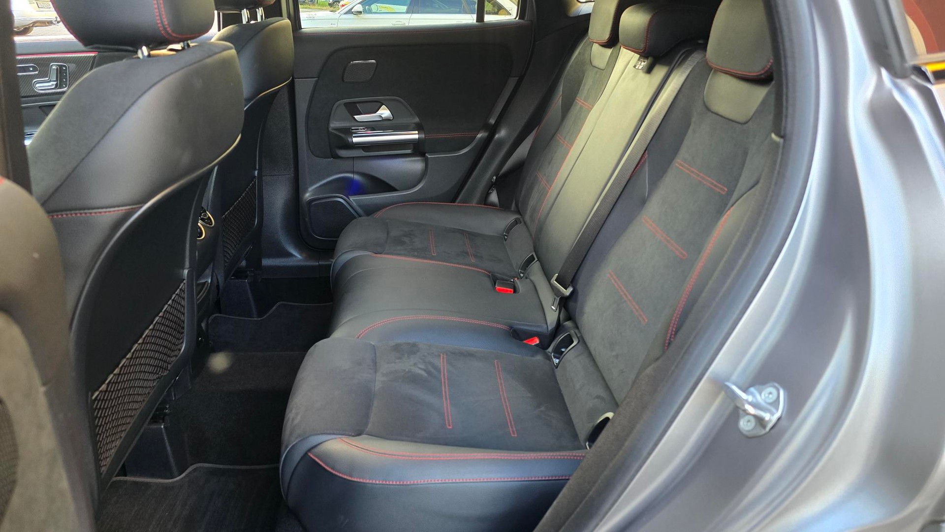 MERCEDES-BENZ GLA 220d 4Matic AMG Line 8G-DCT-image-15