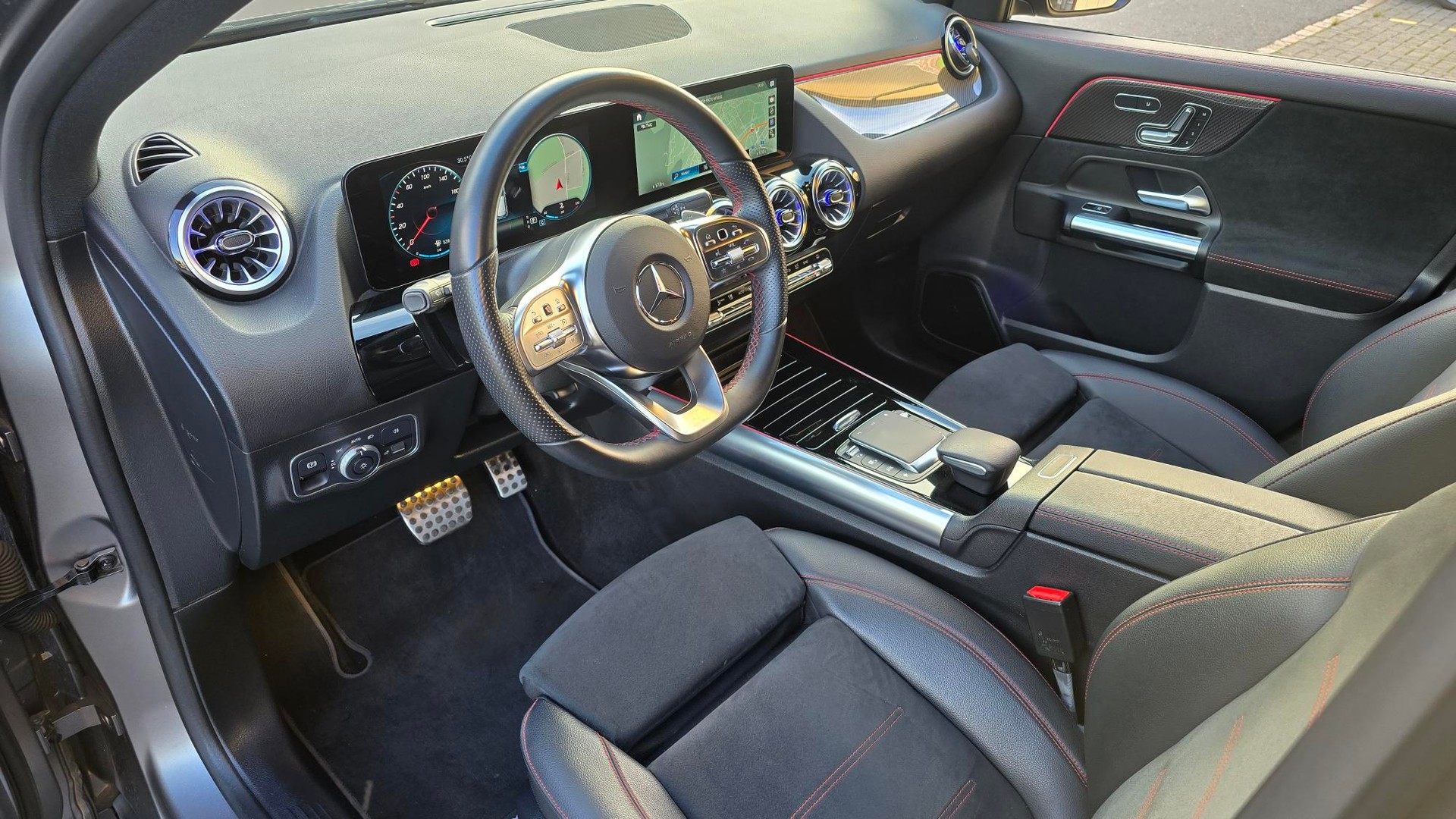 MERCEDES-BENZ GLA 220d 4Matic AMG Line 8G-DCT-image-17