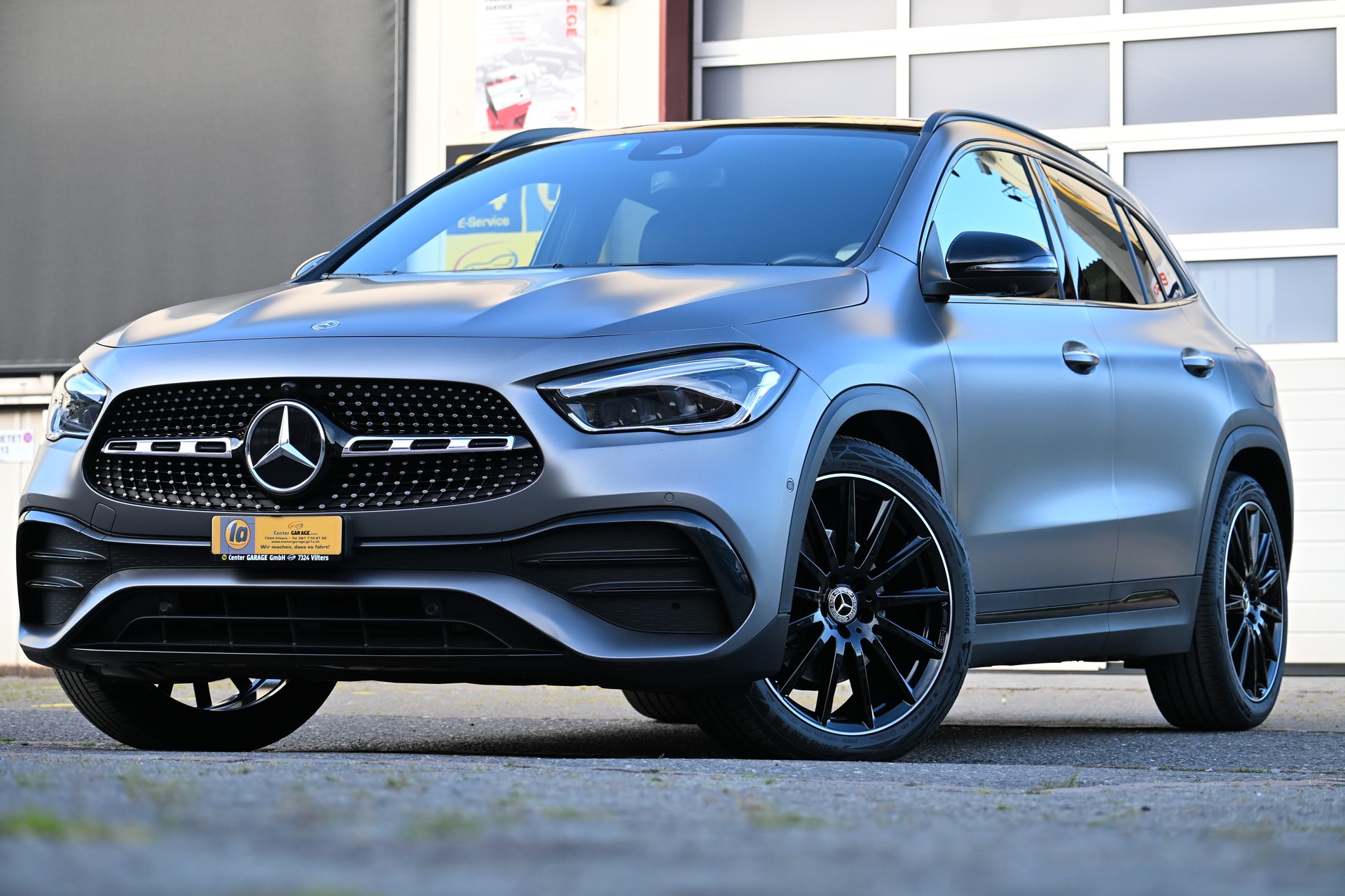 MERCEDES-BENZ GLA 220d 4Matic AMG Line 8G-DCT-showroom-element-1