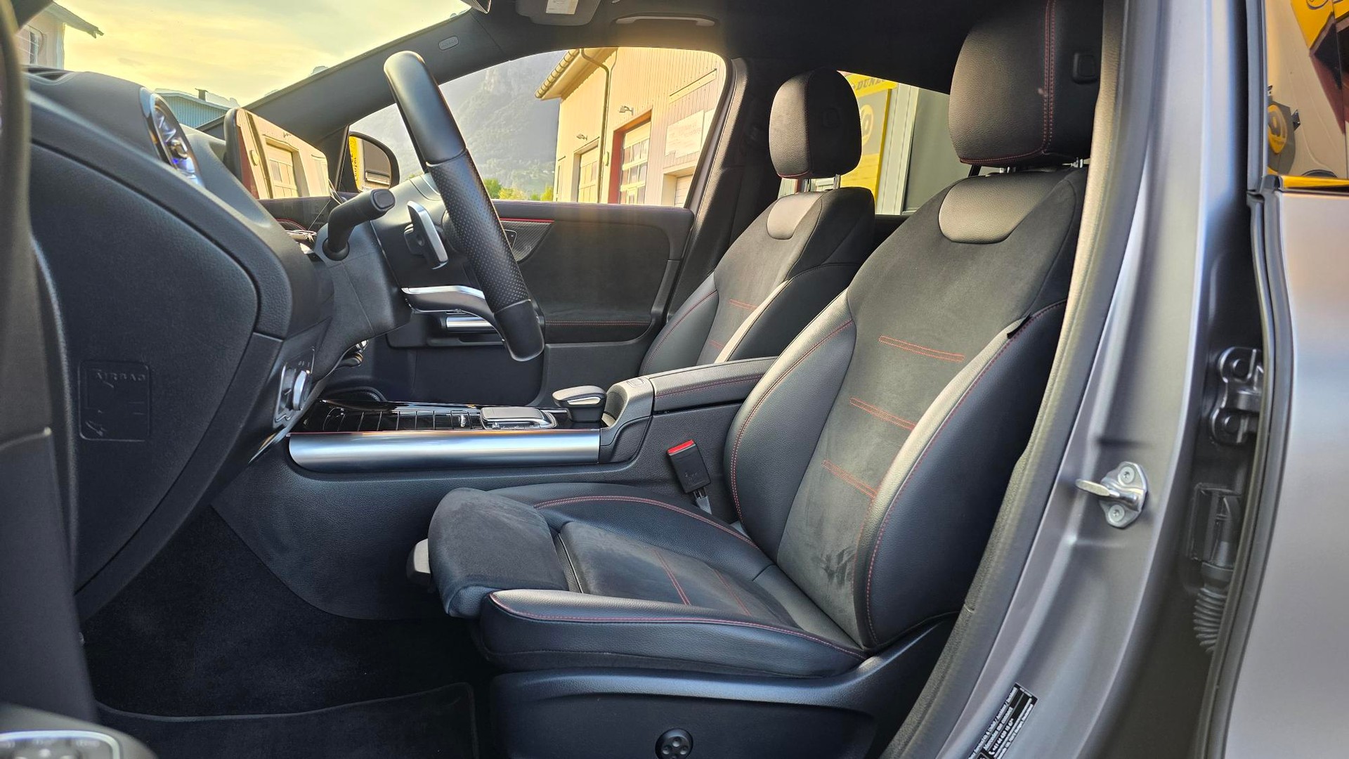 MERCEDES-BENZ GLA 220d 4Matic AMG Line 8G-DCT-image-16
