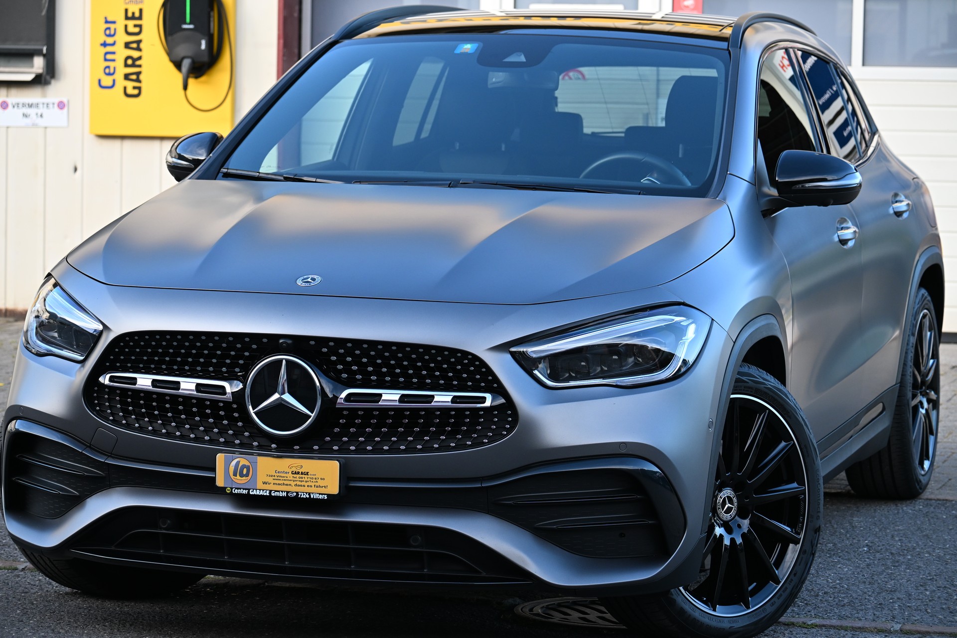 MERCEDES-BENZ GLA 220d 4Matic AMG Line 8G-DCT-showroom-element-2