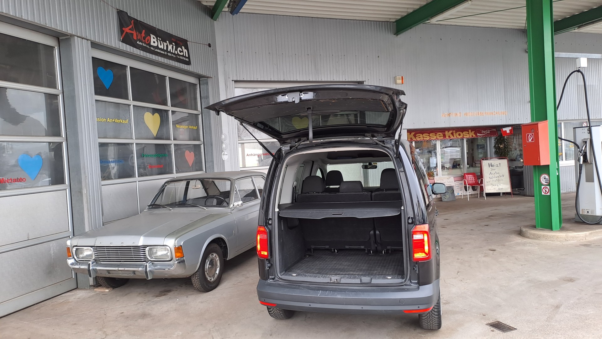 VW Caddy 2.0TDI 4Motion BlueMotion Technology-image-5
