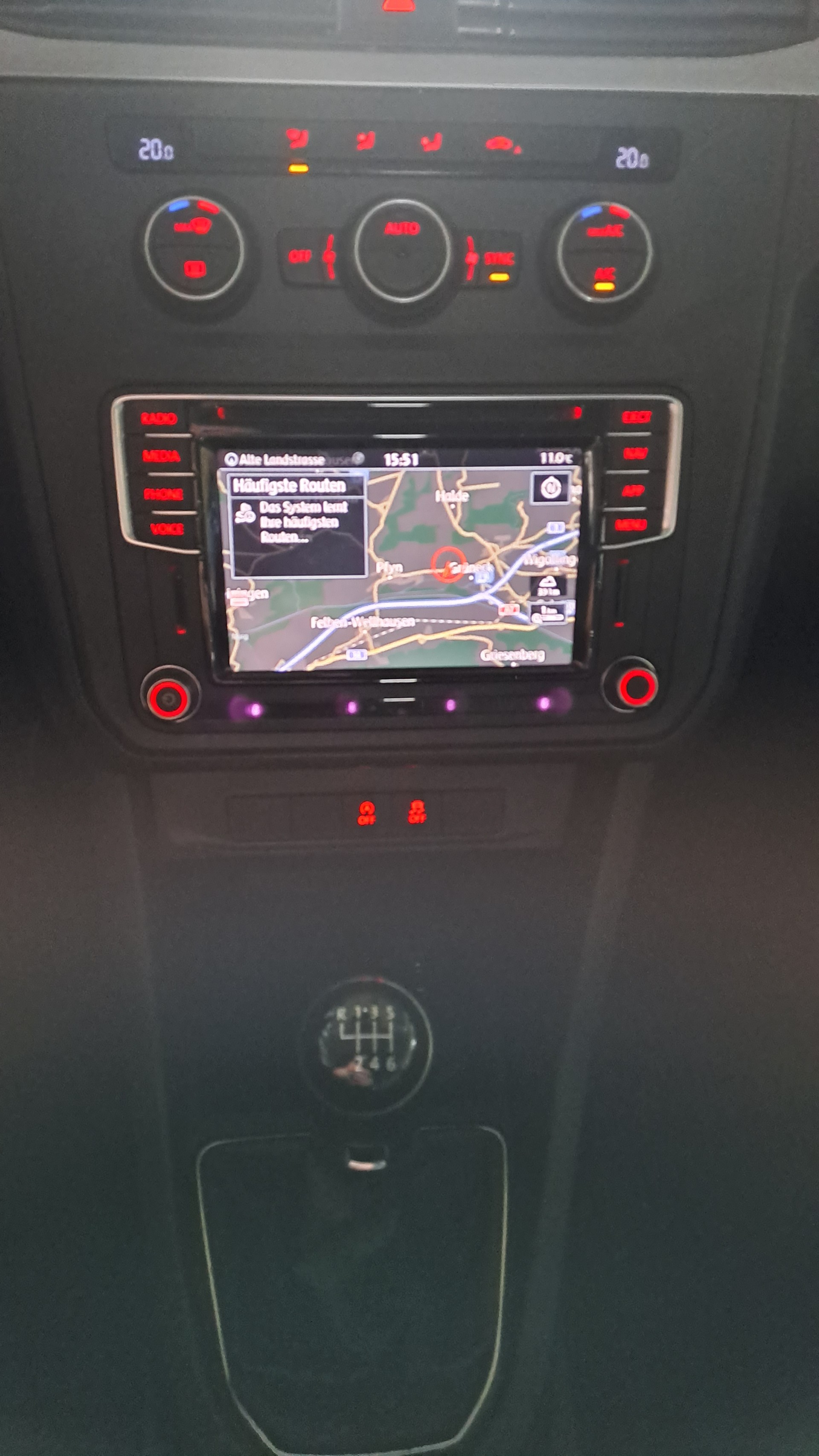 VW Caddy 2.0TDI 4Motion BlueMotion Technology-image-8