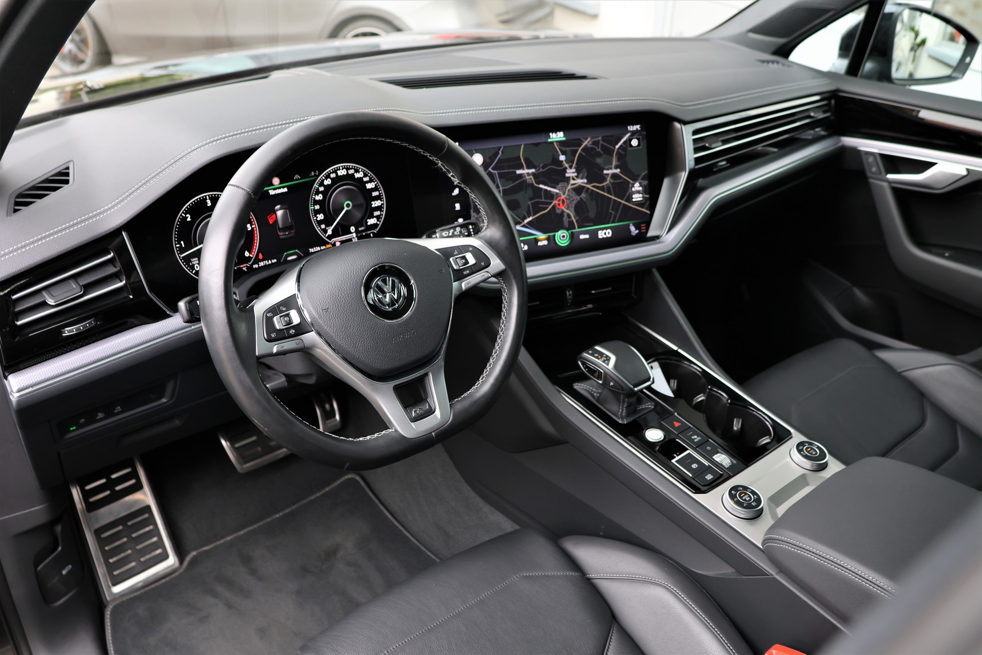 VW Touareg 3.0 TDI R Line Tiptronic (CH) + 3.5T AHK-image-11