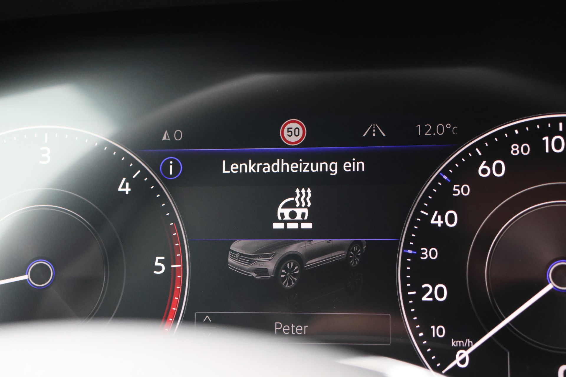 VW Touareg 3.0 TDI R Line Tiptronic (CH) + 3.5T AHK-image-32