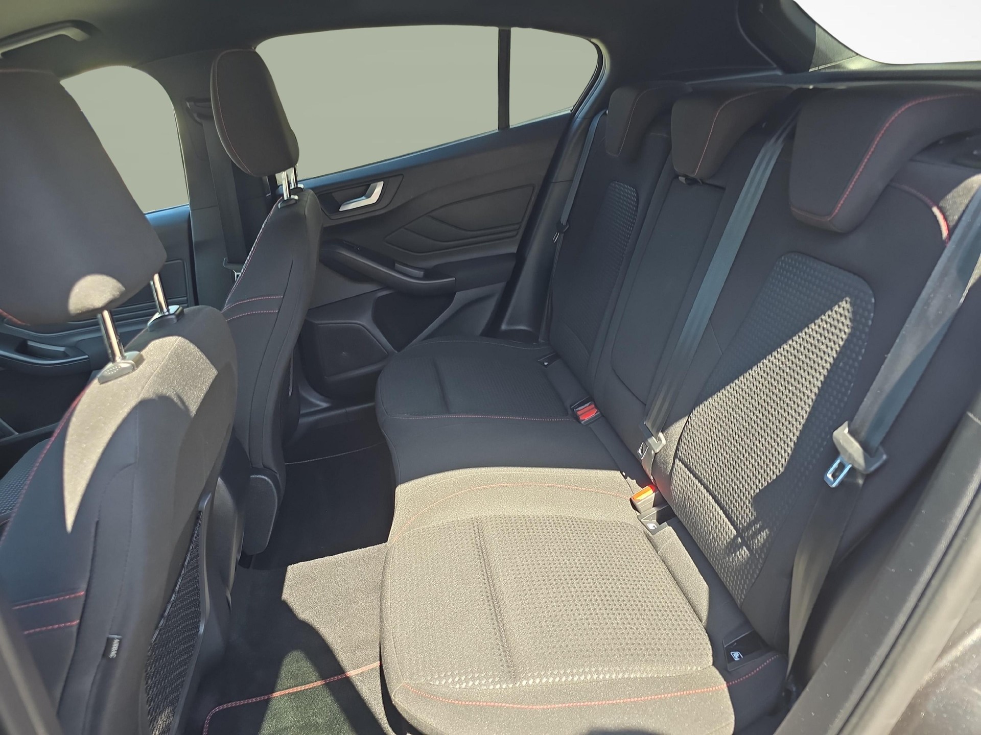 FORD Focus 1.0i EcoB Hybrid 155 ST-Line X / ab 3,99% Leasing bei Abschluss einer Protect Autoversicherung-image-10
