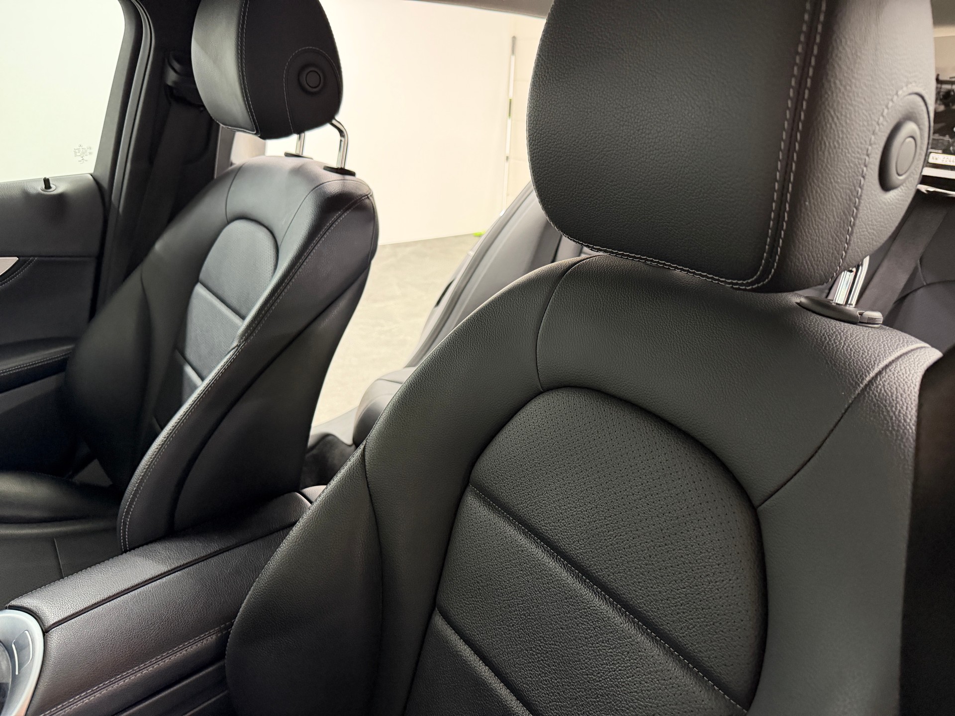 MERCEDES-BENZ C 200 Deep Black Avantgarde 184PS 4Matic 7G-Tronic / RF-Kamera / Leder / Todwinkel/Parkassistent / Sitzheizung /-image-7