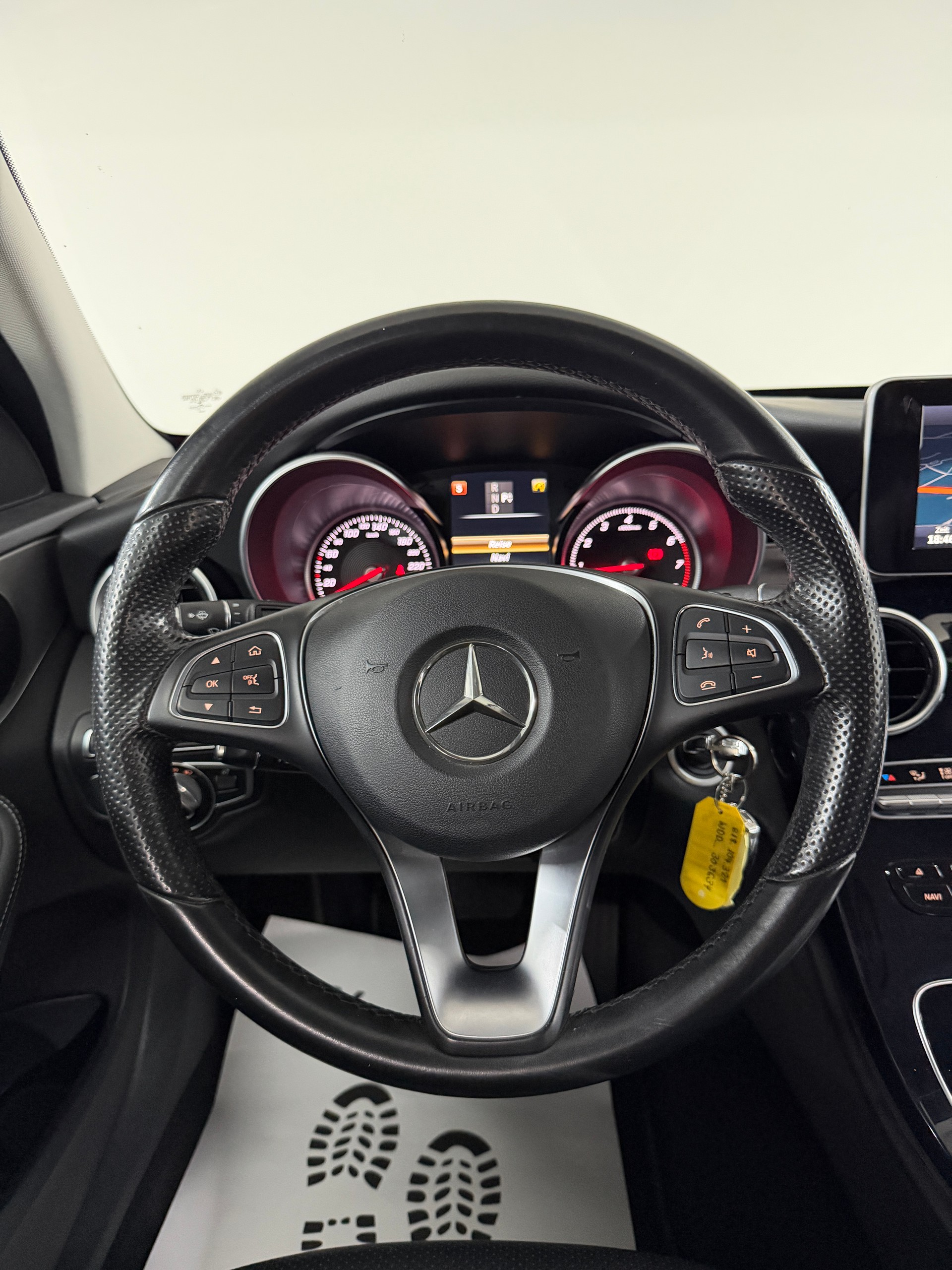 MERCEDES-BENZ C 200 Deep Black Avantgarde 184PS 4Matic 7G-Tronic / RF-Kamera / Leder / Todwinkel/Parkassistent / Sitzheizung /-image-12
