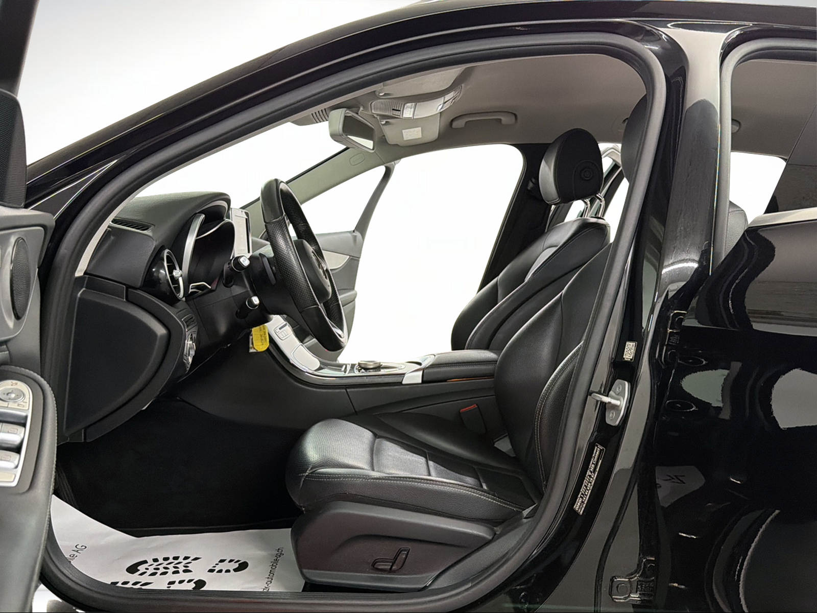 MERCEDES-BENZ C 200 Deep Black Avantgarde 184PS 4Matic 7G-Tronic / RF-Kamera / Leder / Todwinkel/Parkassistent / Sitzheizung /-image-5