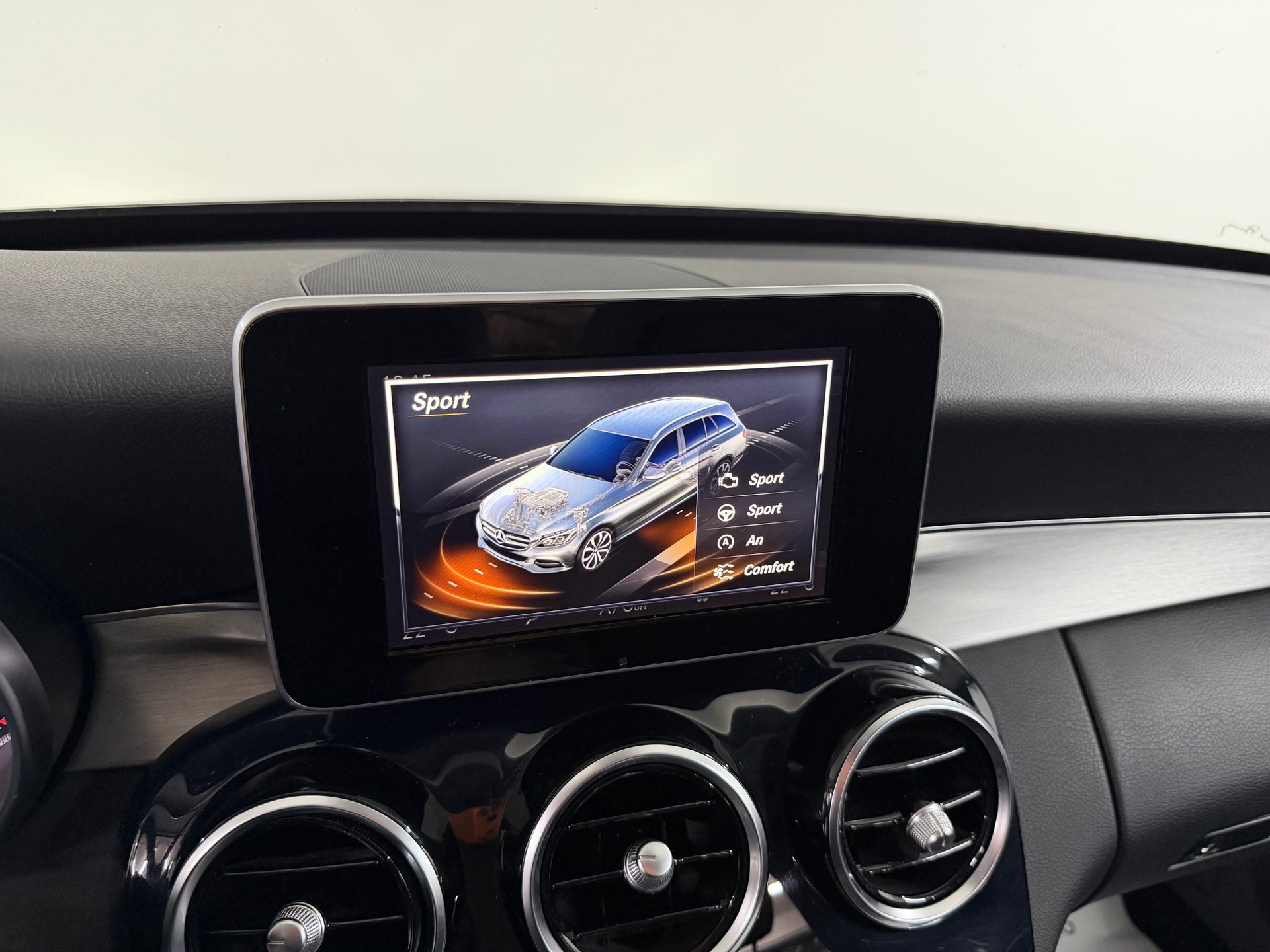 MERCEDES-BENZ C 200 Deep Black Avantgarde 184PS 4Matic 7G-Tronic / RF-Kamera / Leder / Todwinkel/Parkassistent / Sitzheizung /-image-15