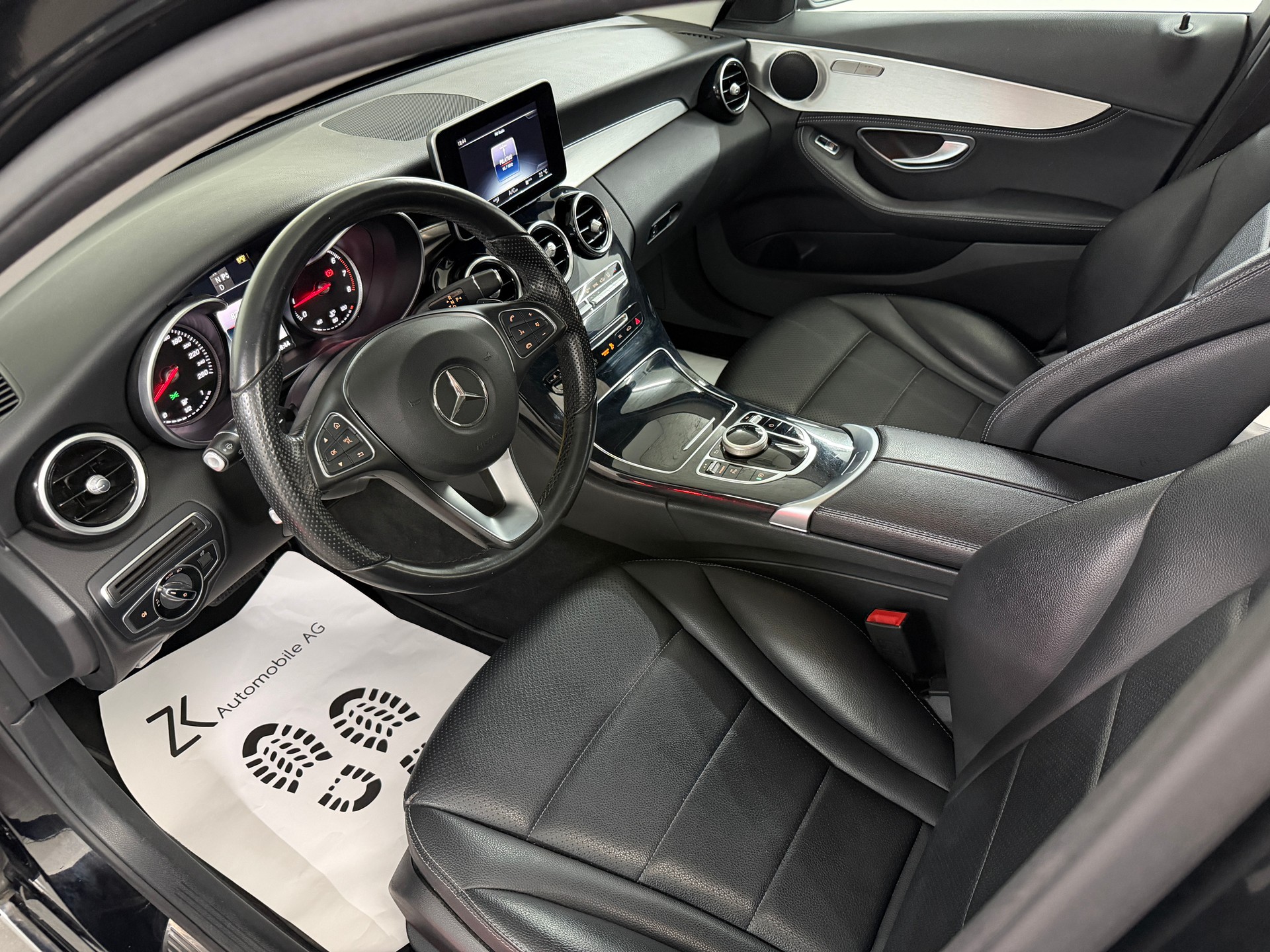 MERCEDES-BENZ C 200 Deep Black Avantgarde 184PS 4Matic 7G-Tronic / RF-Kamera / Leder / Todwinkel/Parkassistent / Sitzheizung /-image-6