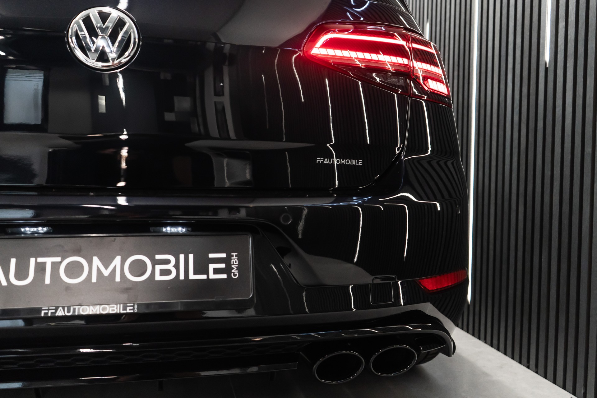VW Golf 2.0 TSI R 4MOTION DSG / ALL BLACK / OHNE OPF / FRISCH AB SERVICE & MFK-image-13