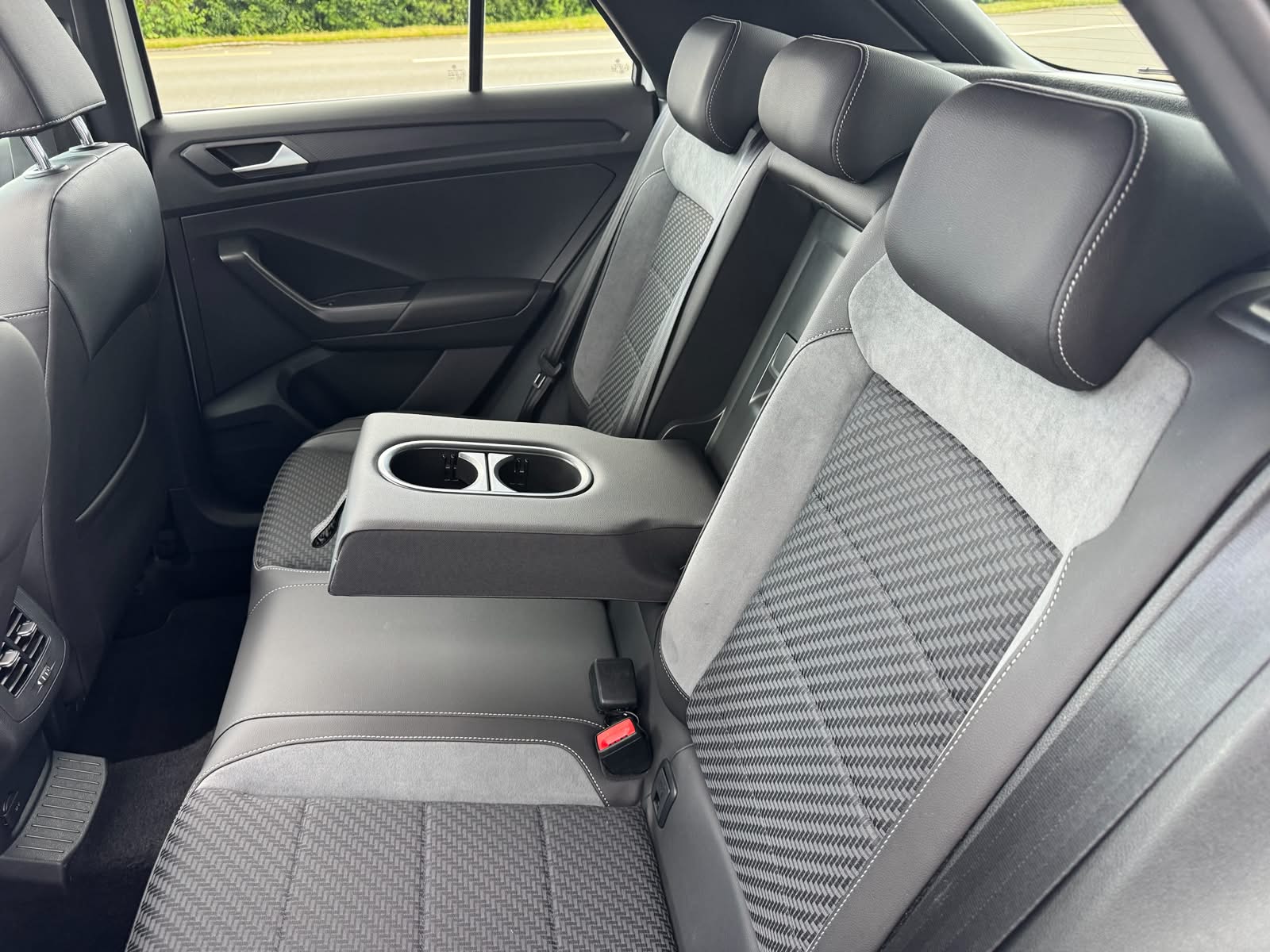 VW T-Roc 2.0 TSI Sport DSG 4Motion-image-6